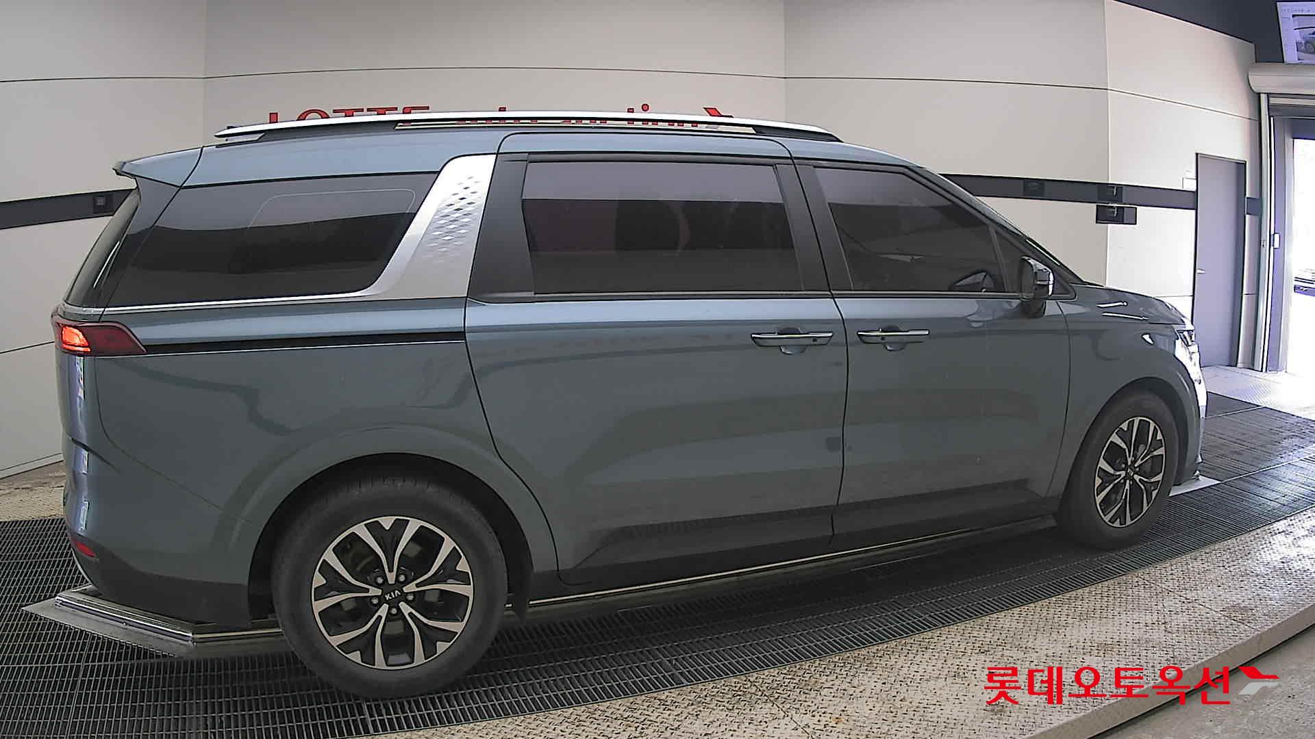 Kia Carnival - 20