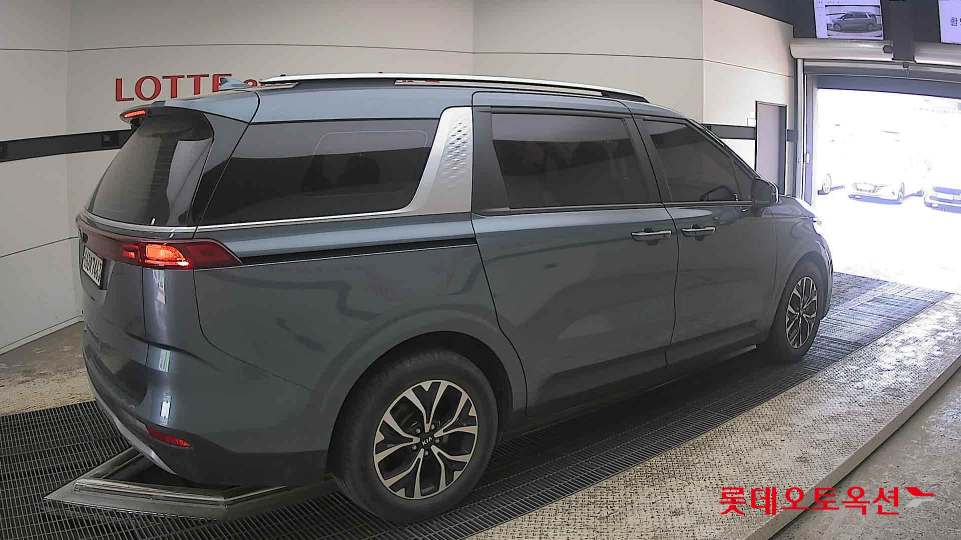 Kia Carnival - 19