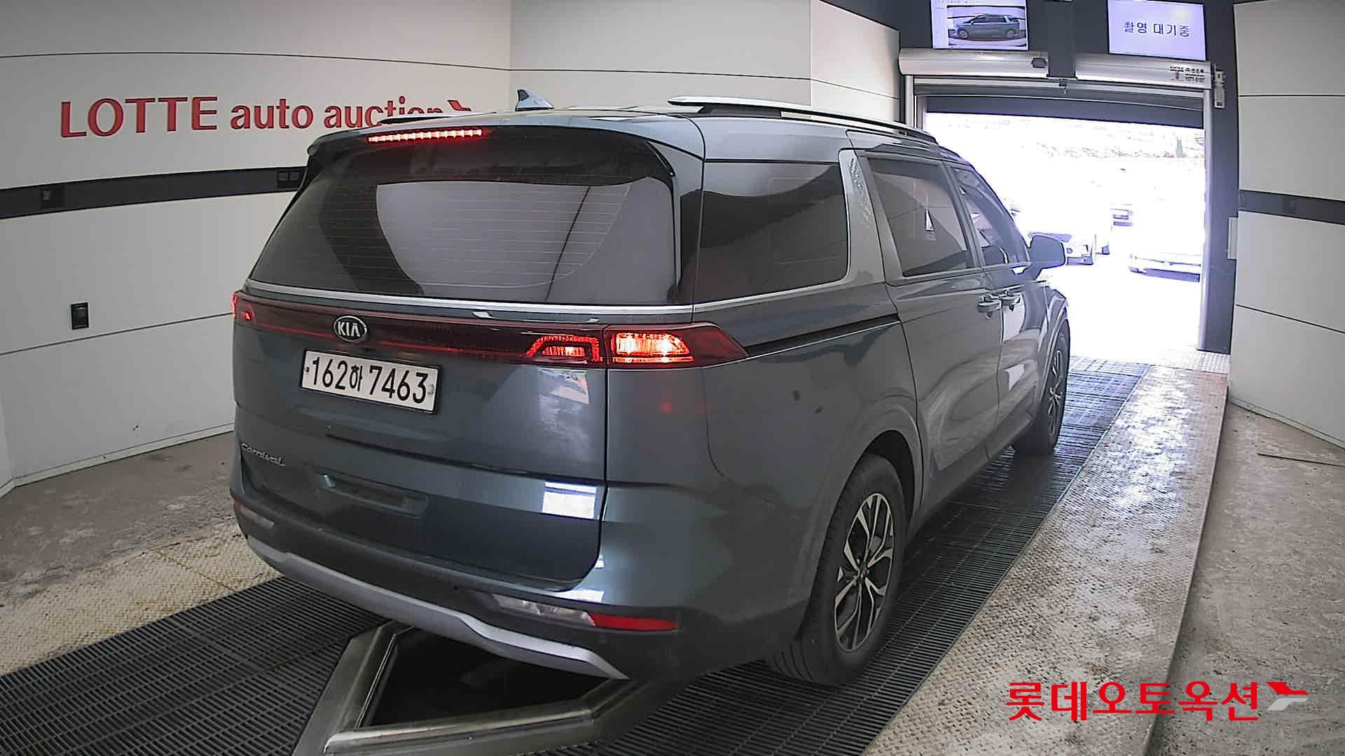 Kia Carnival - 18