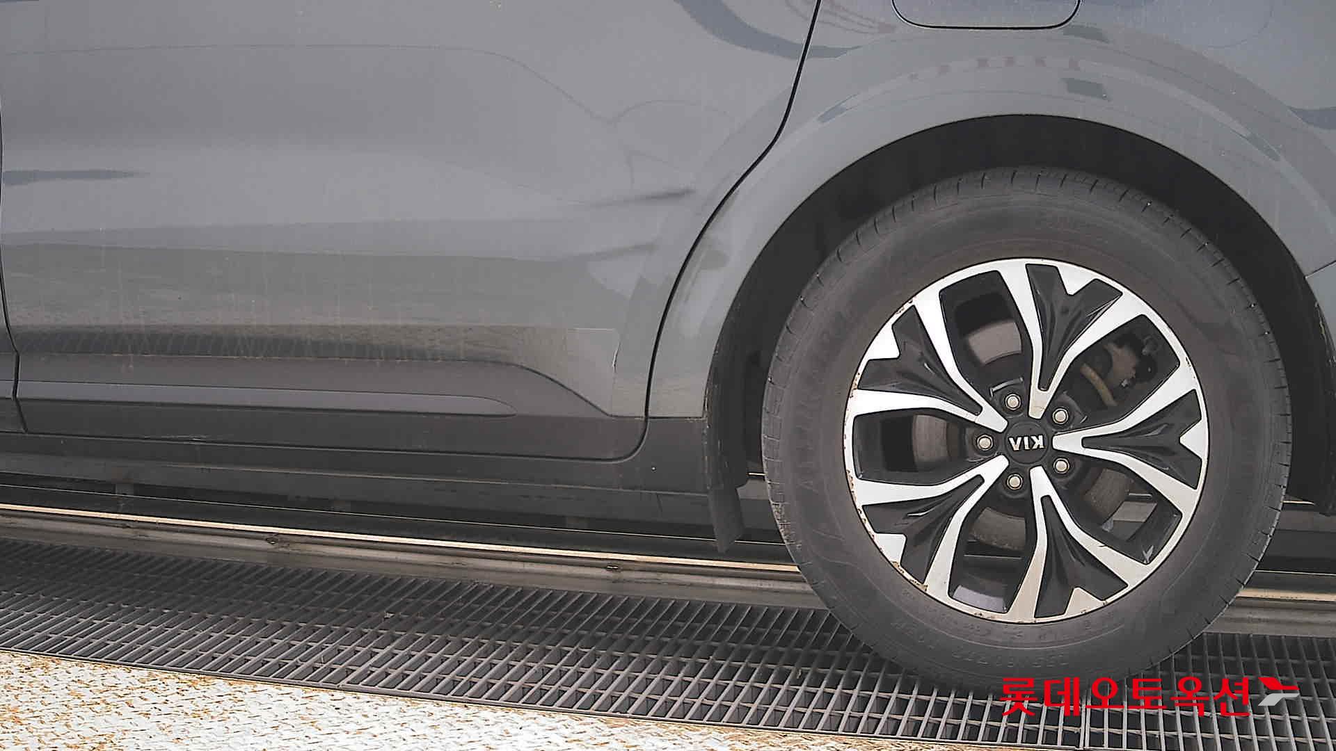 Kia Carnival - 26