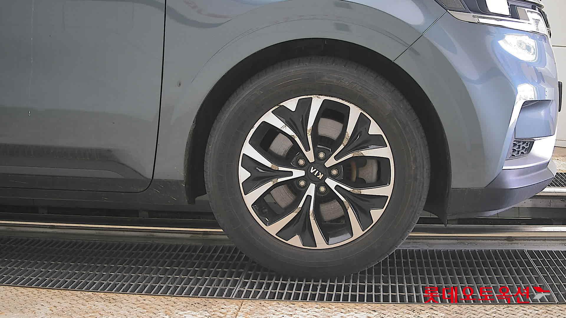 Kia Carnival - 27