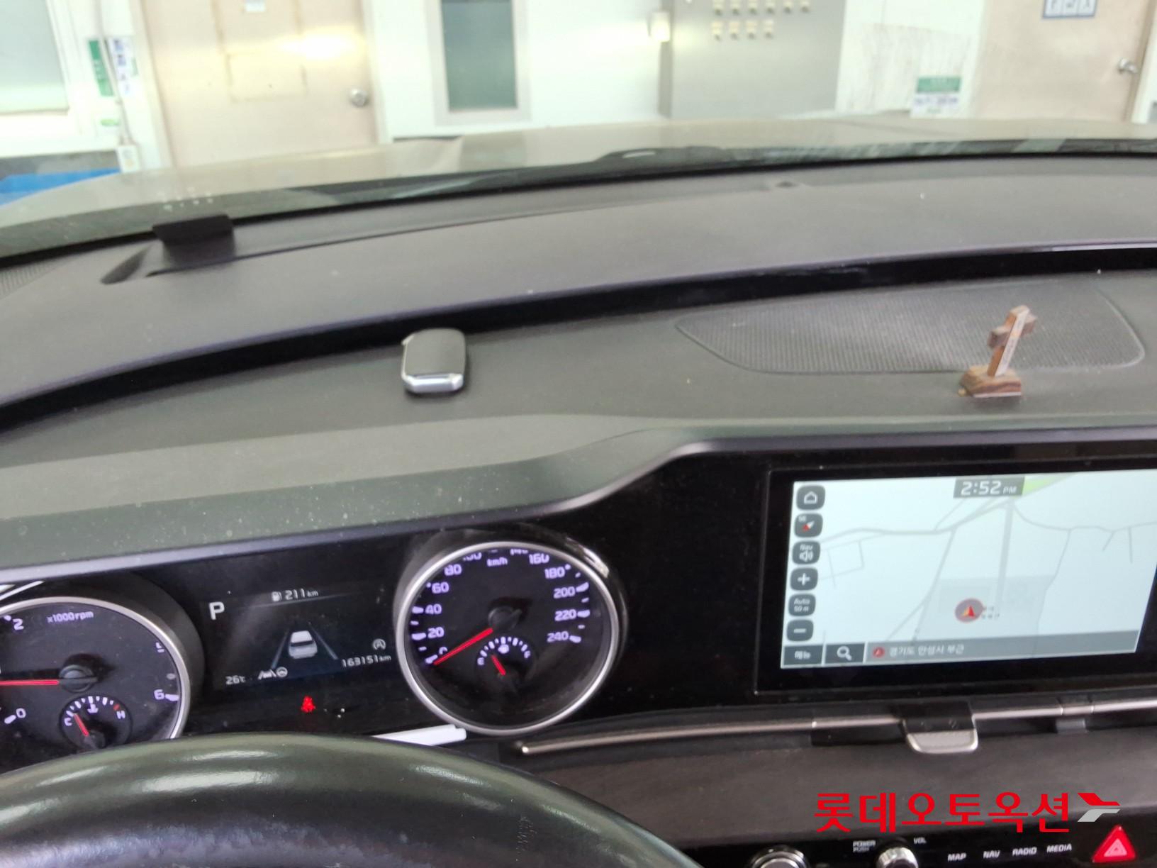 Kia Carnival - 34