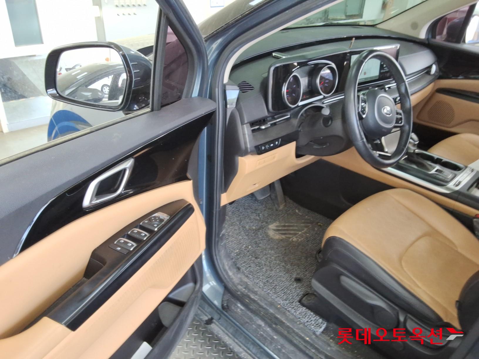 Kia Carnival - 36