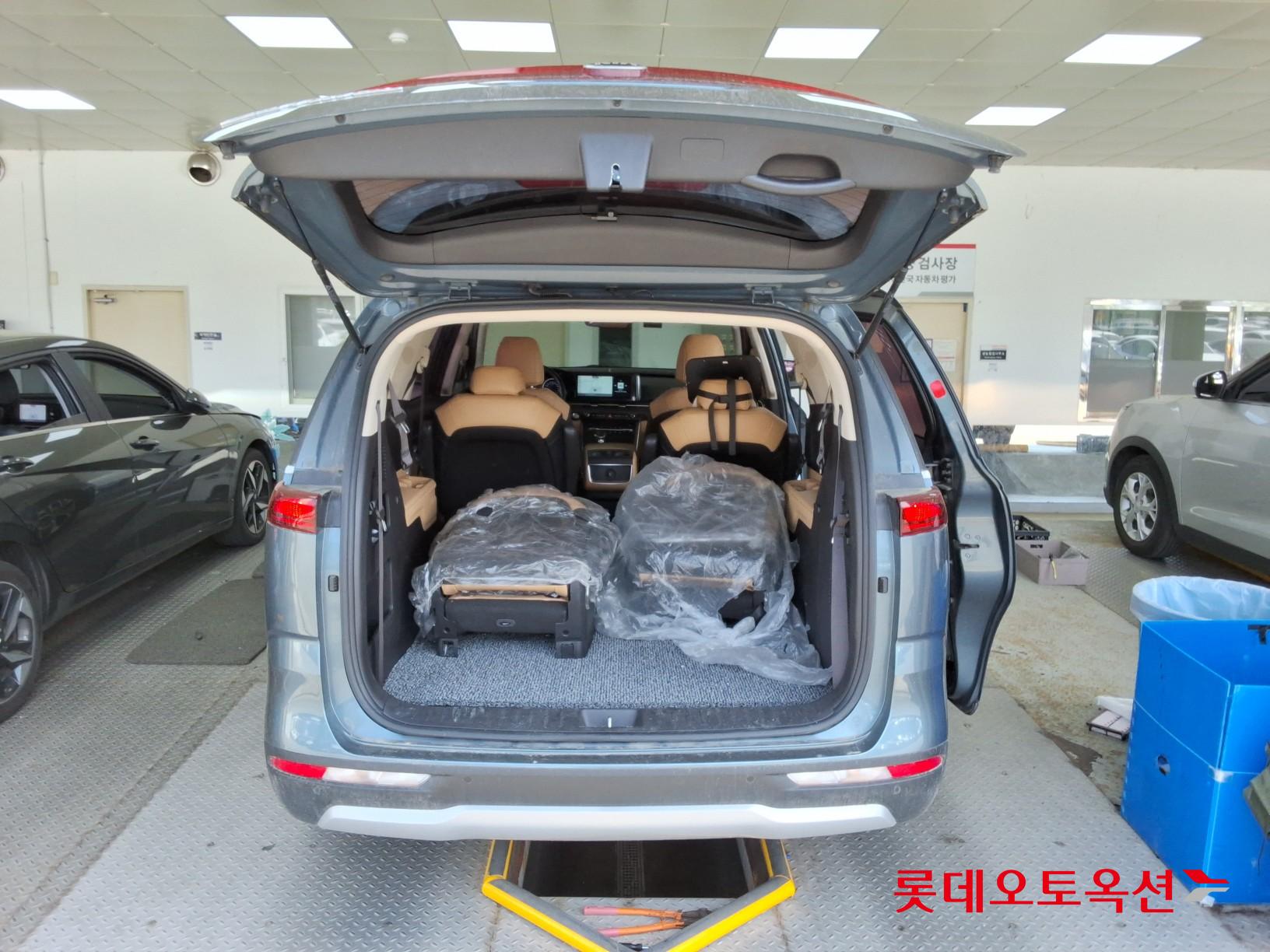 Kia Carnival - 9