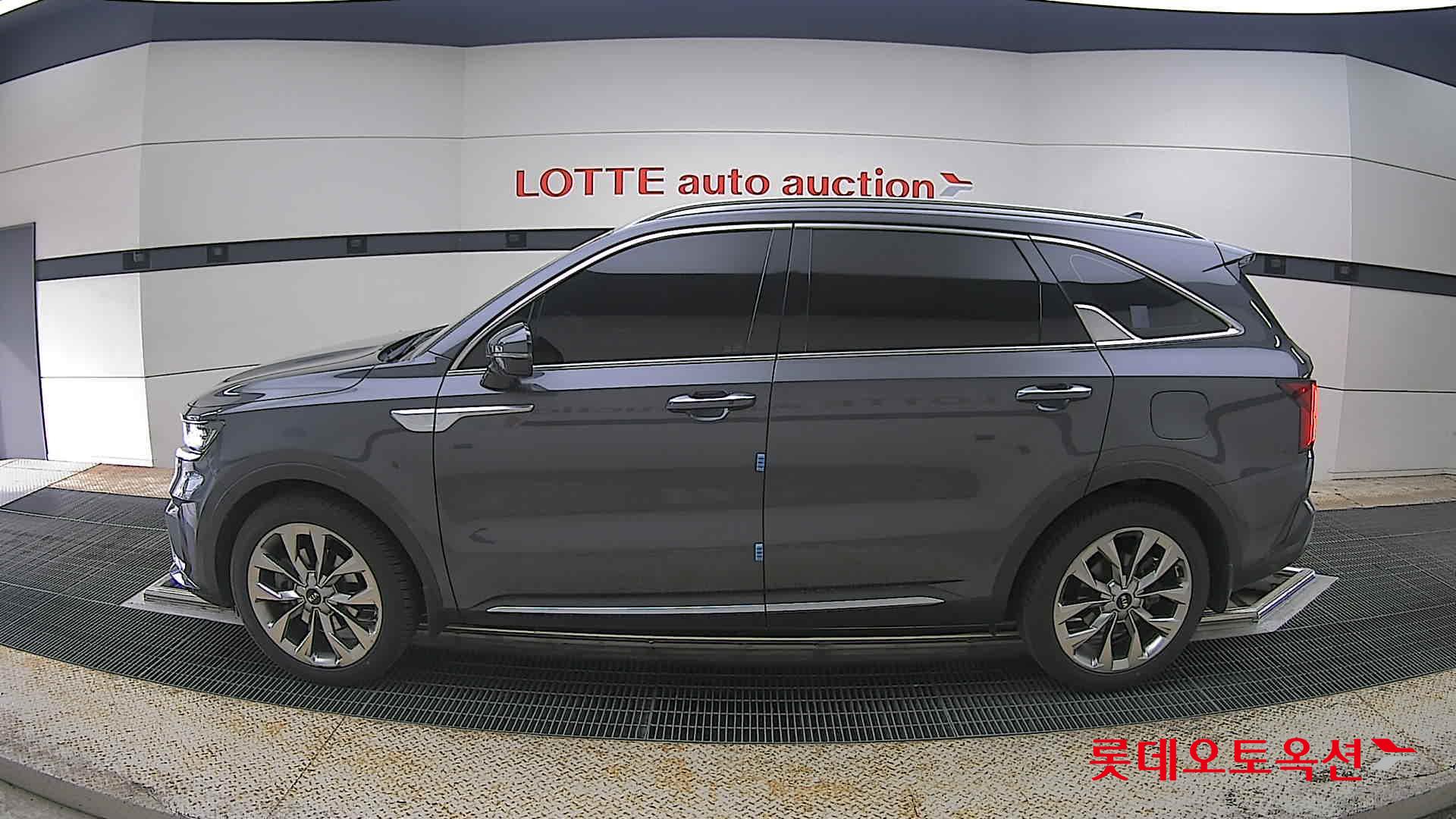 كيا سورينتو 2021 - صورة 13