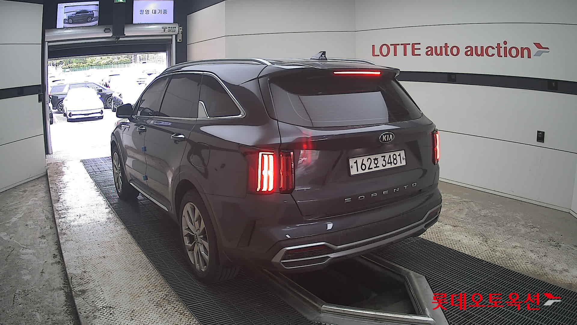 كيا سورينتو 2021 - صورة 16