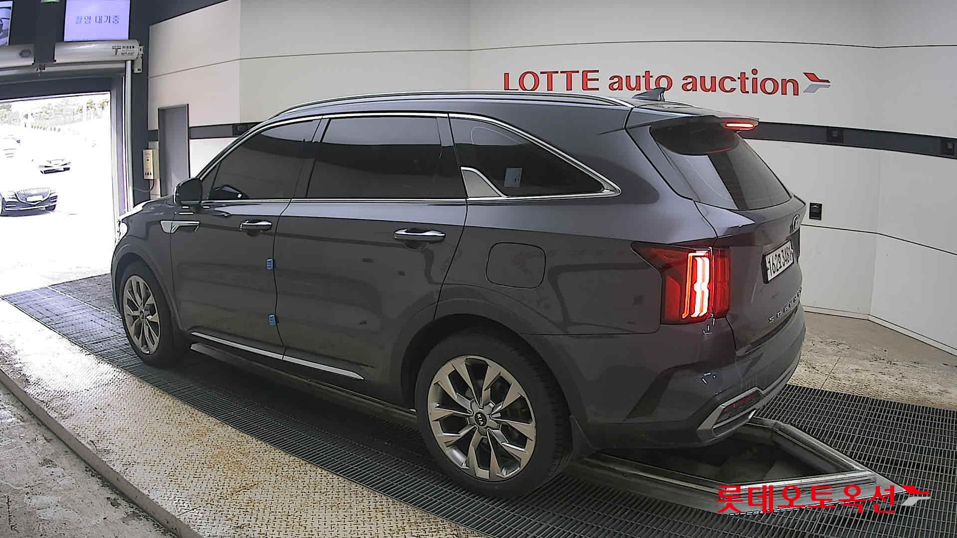 كيا سورينتو 2021 - صورة 15