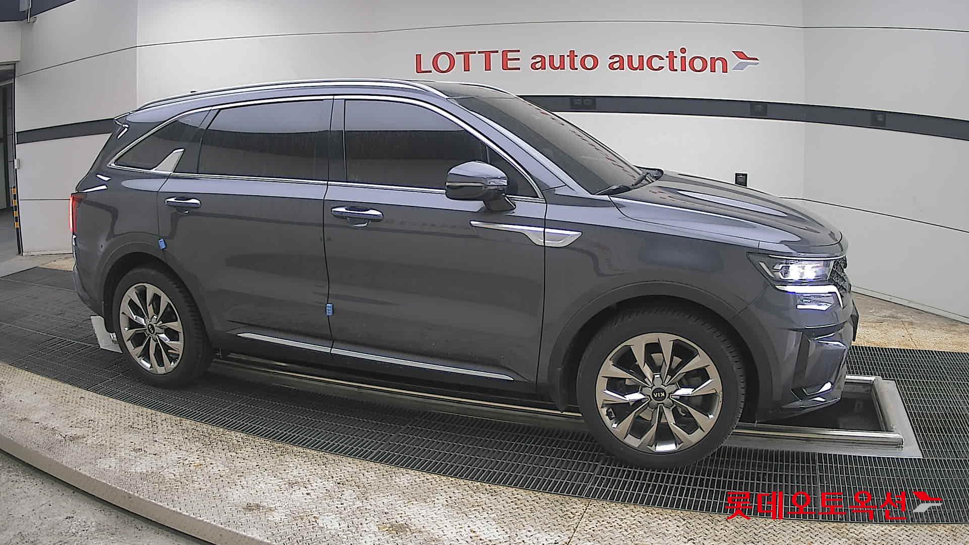 كيا سورينتو 2021 - صورة 22