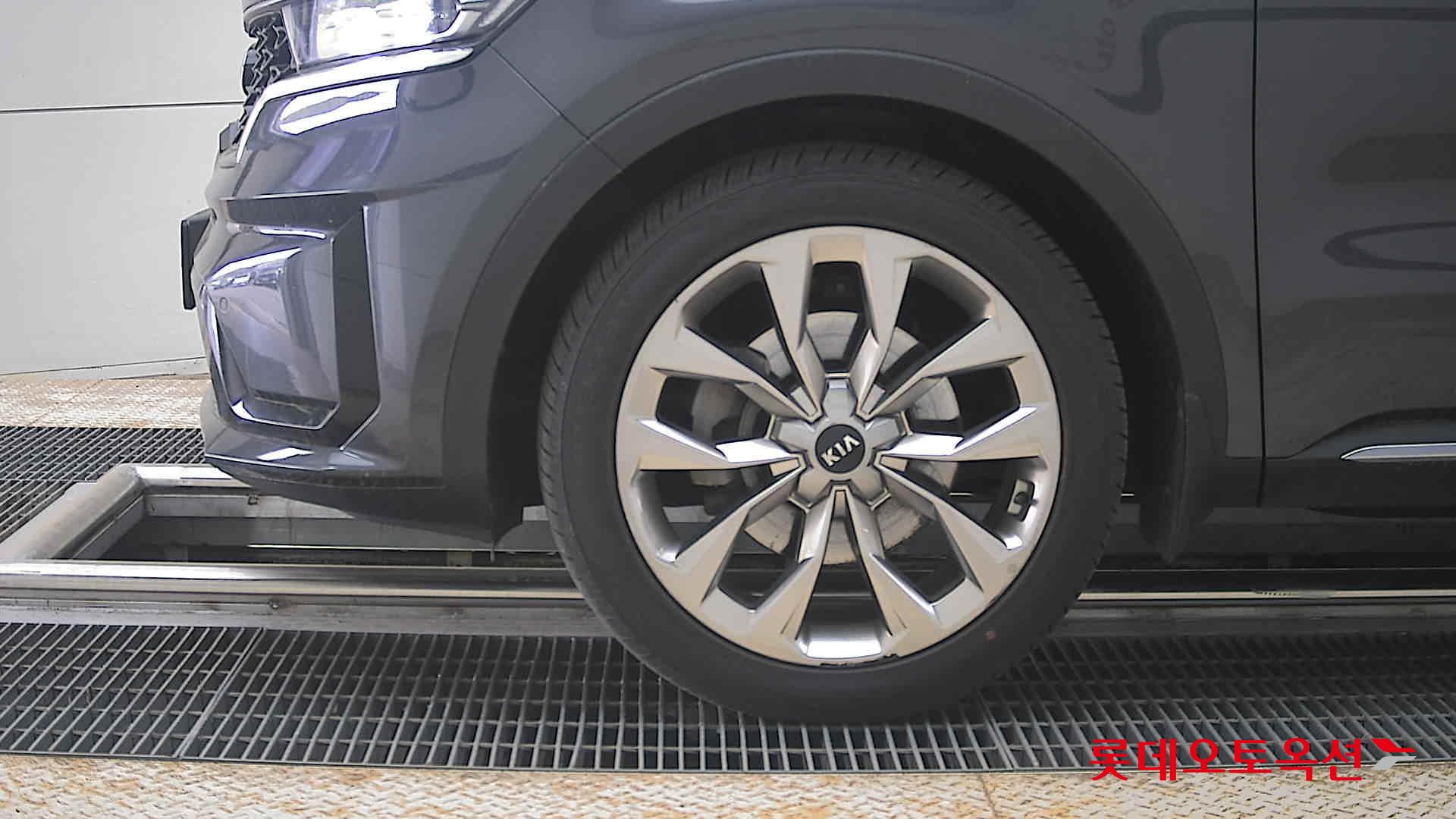 كيا سورينتو 2021 - صورة 25