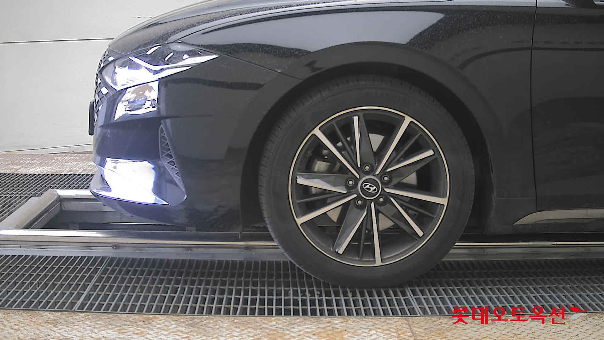 Hyundai Grandeur - 25