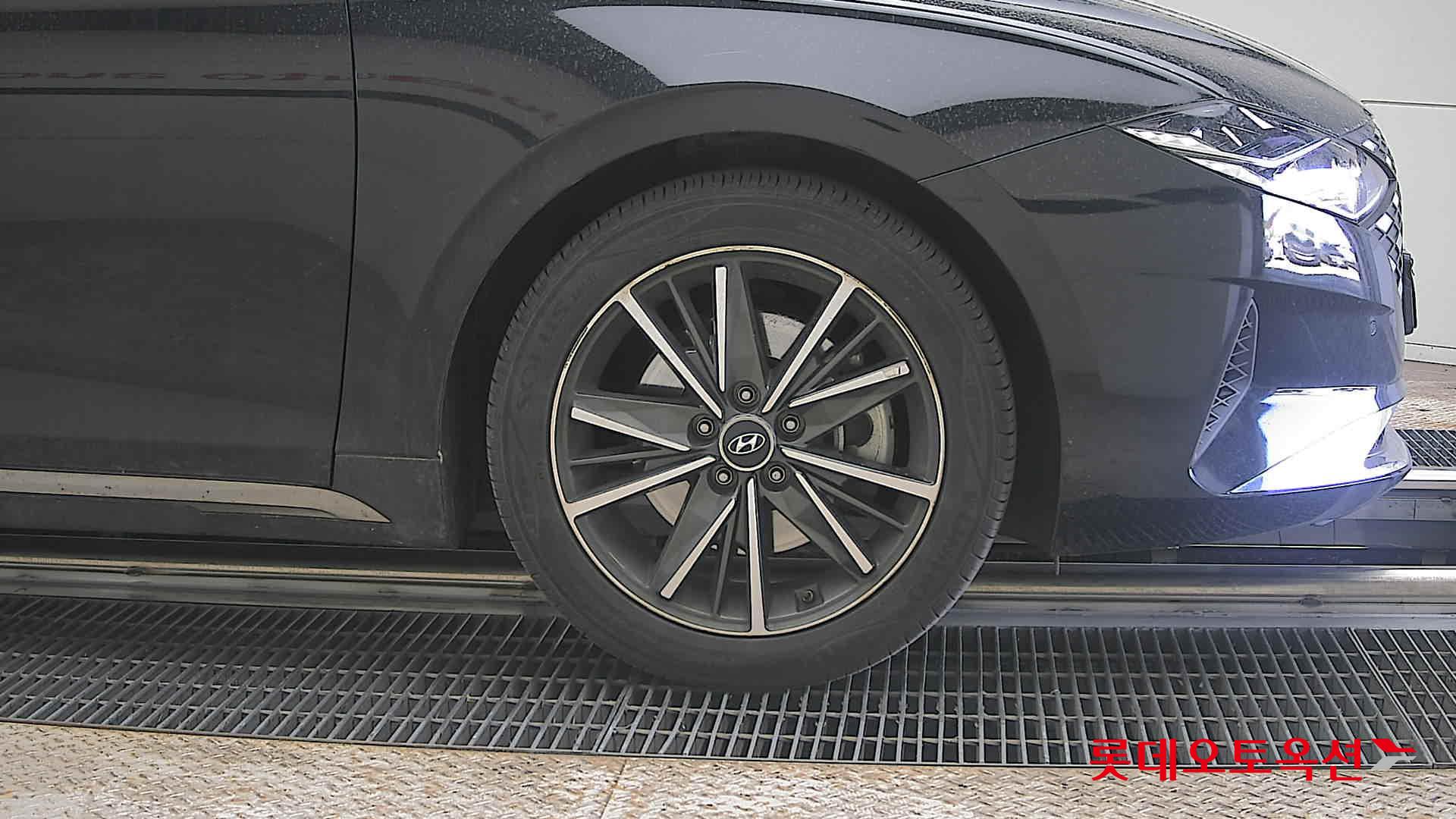 Hyundai Grandeur - 27