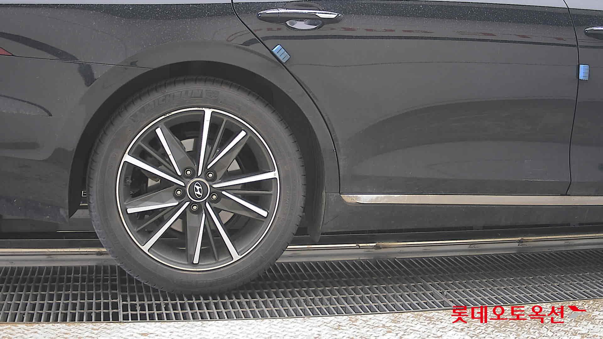 Hyundai Grandeur - 28
