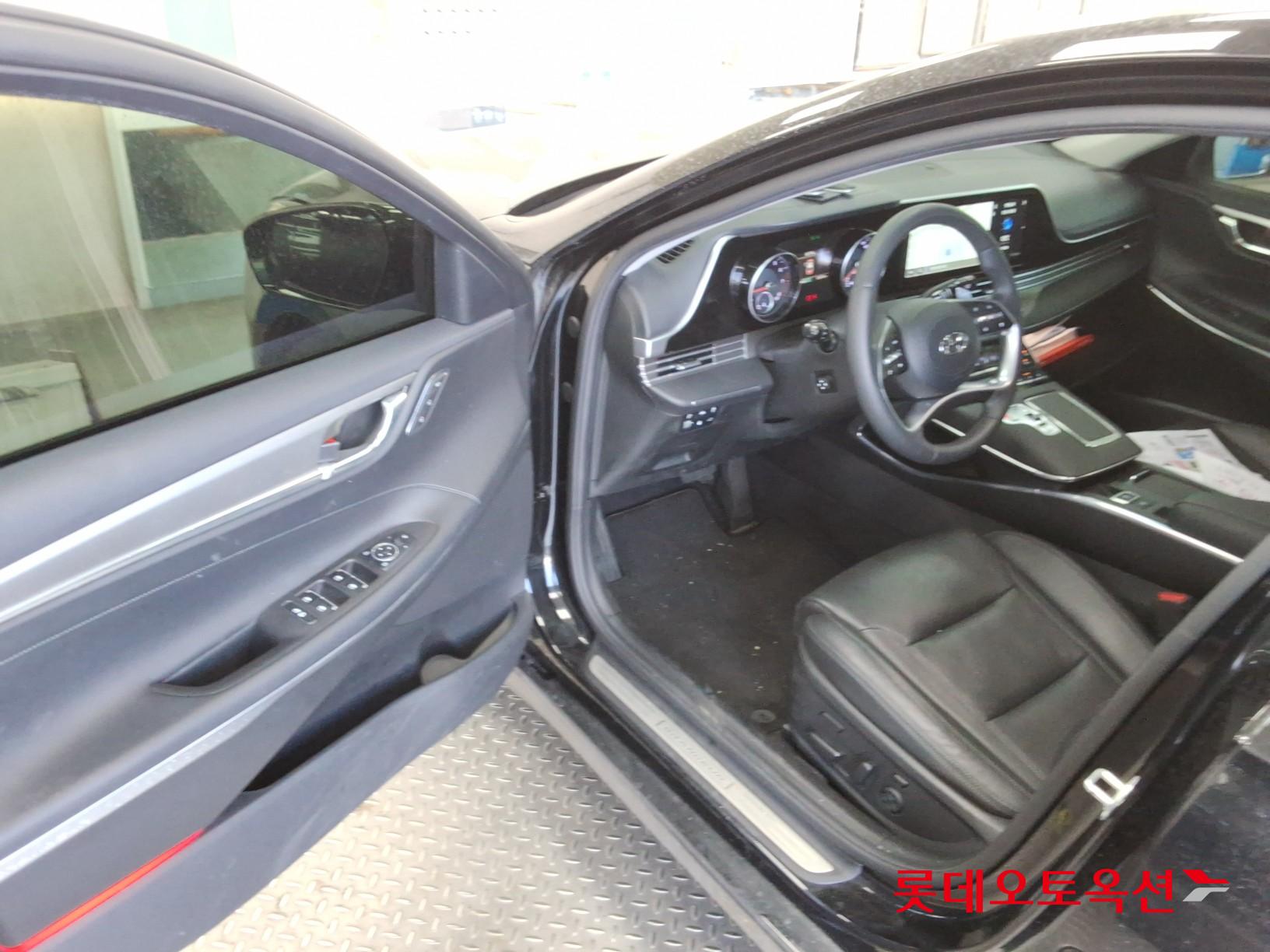 Hyundai Grandeur - 36
