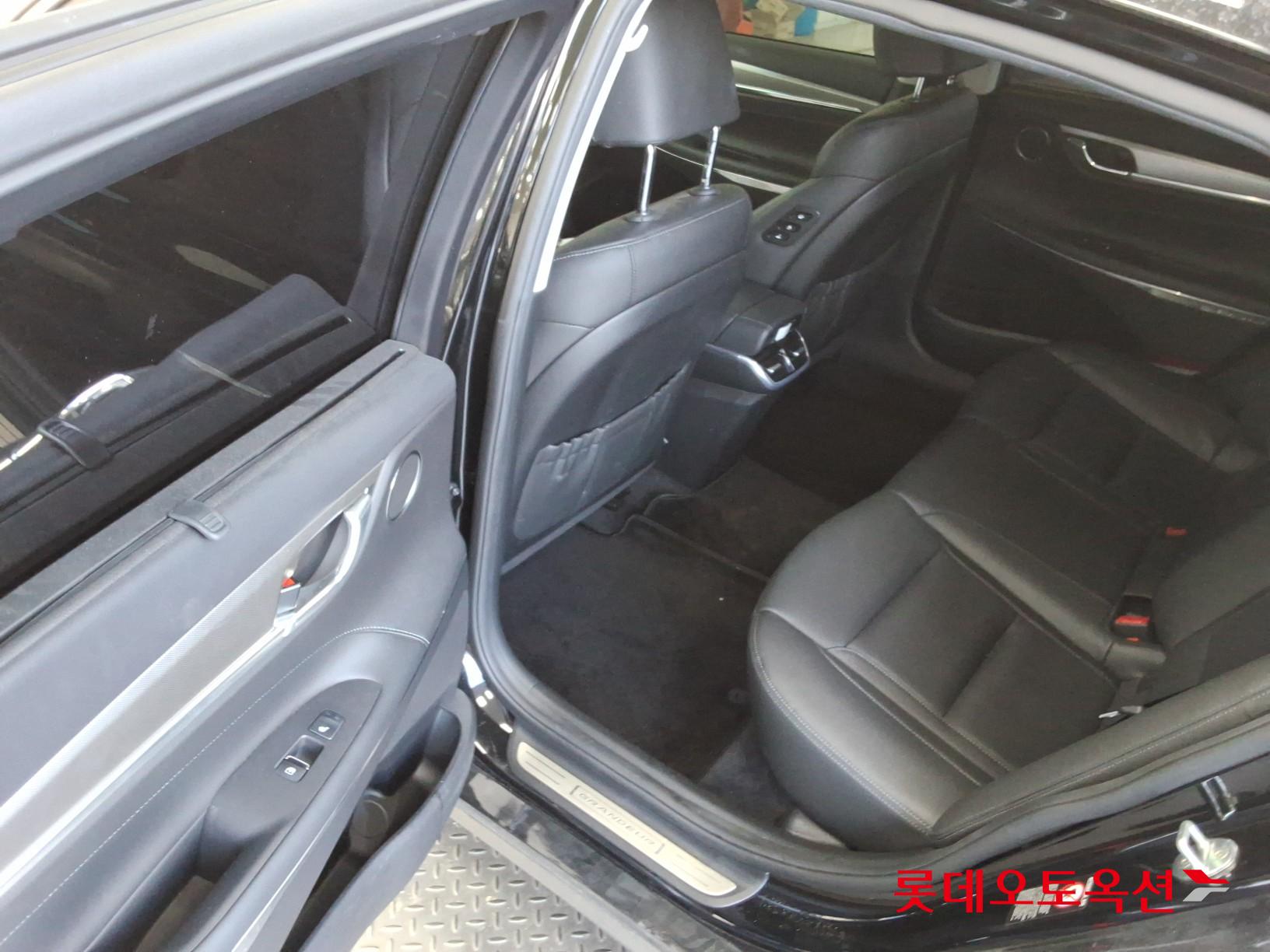 Hyundai Grandeur - 37