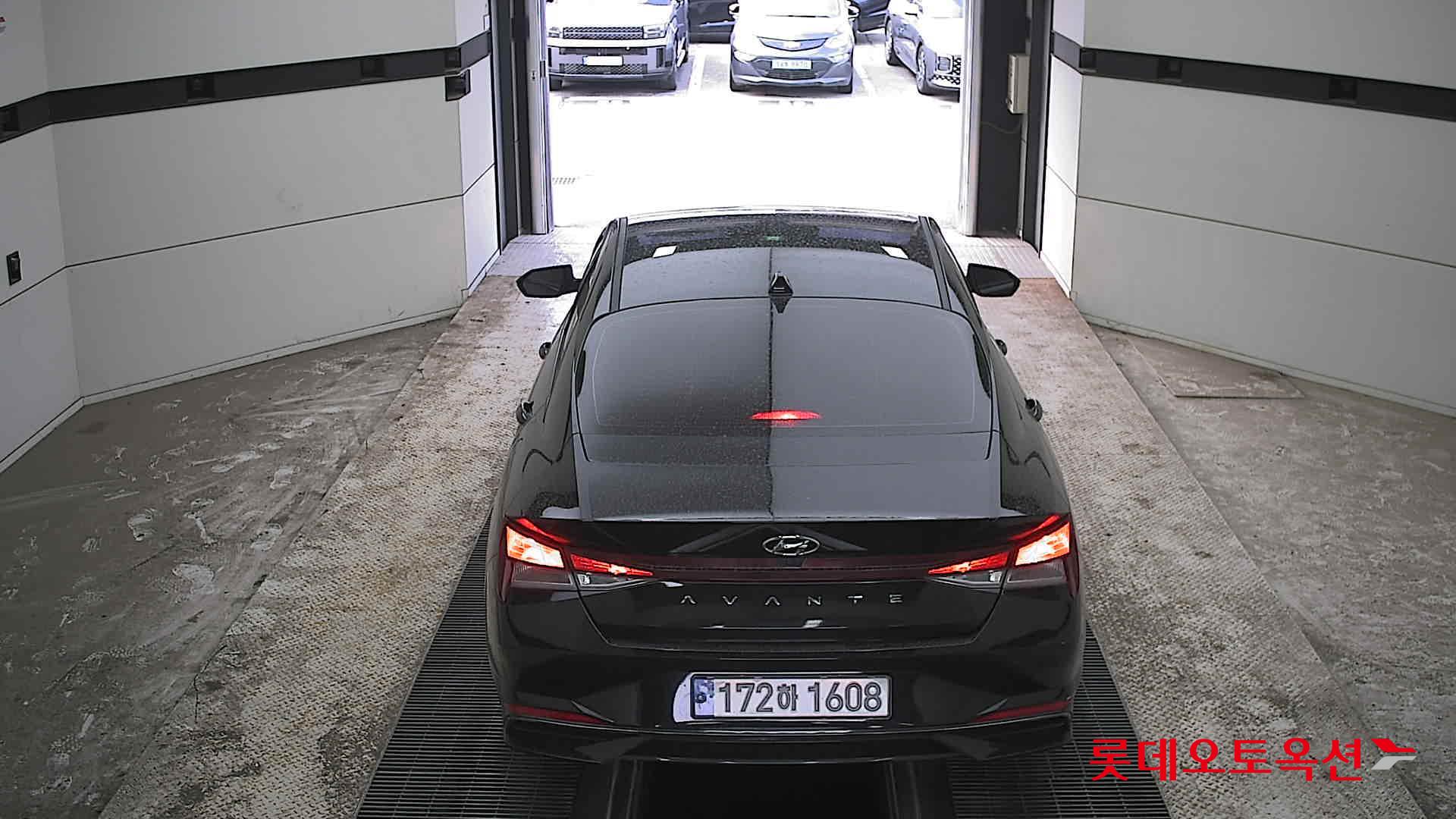 Hyundai Elantra - 17