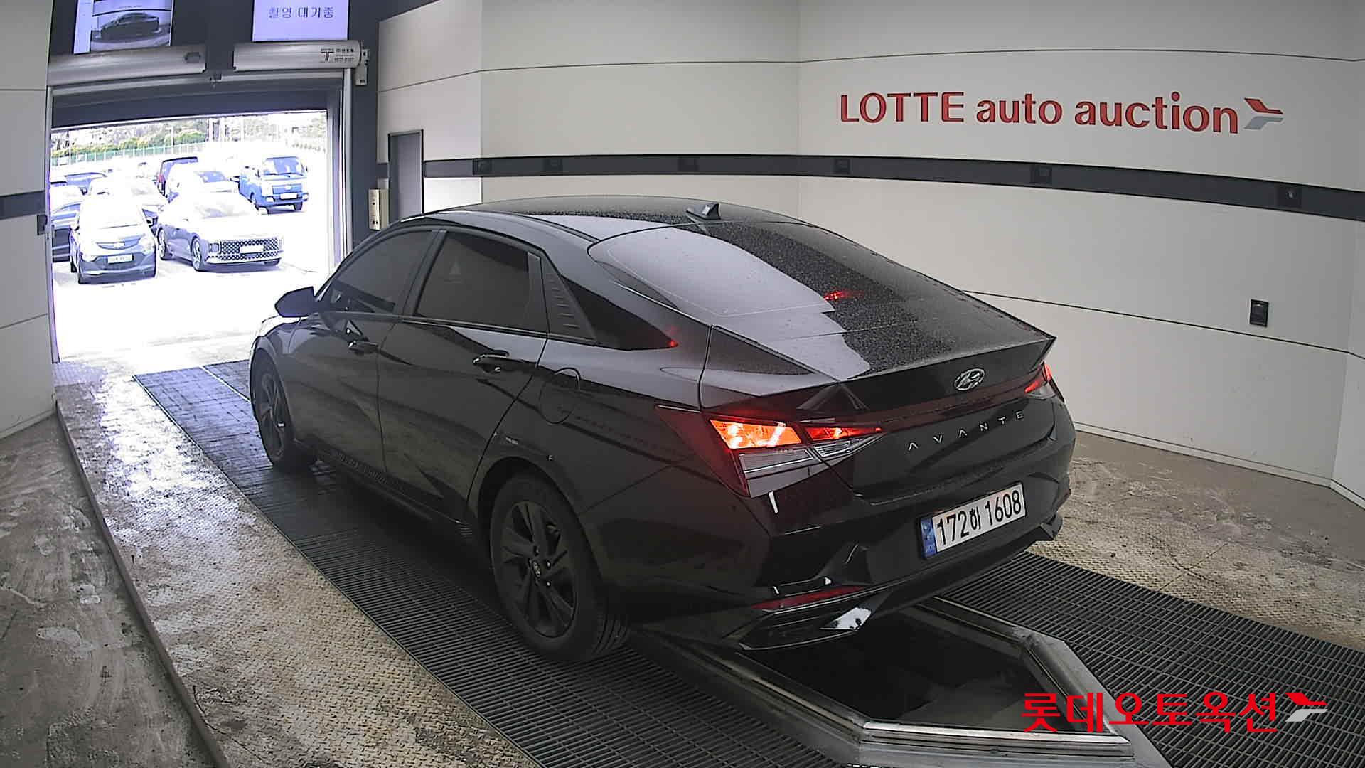Hyundai Elantra - 4