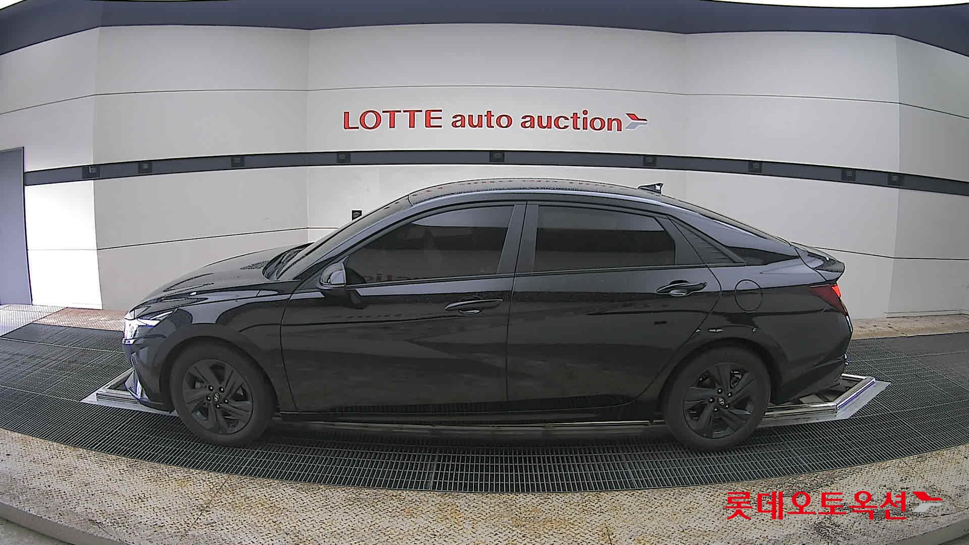 Hyundai Elantra - 13