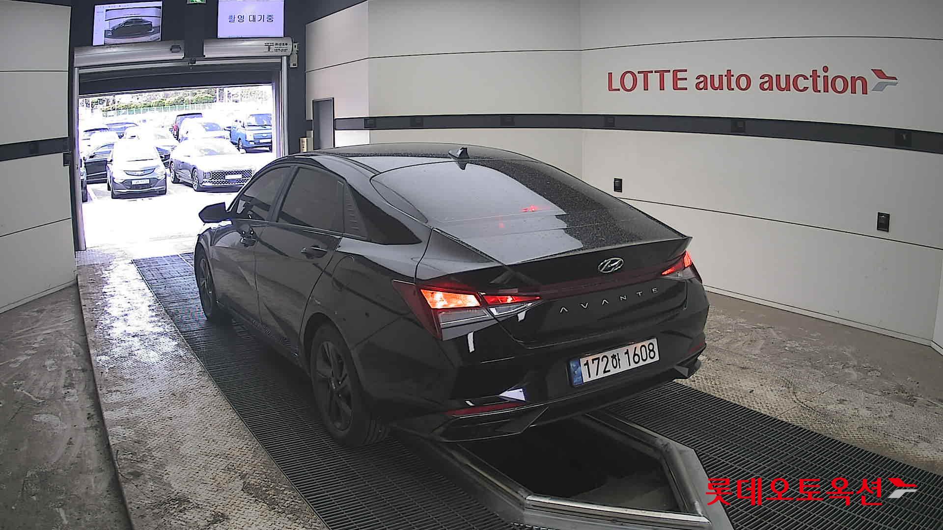 Hyundai Elantra - 16