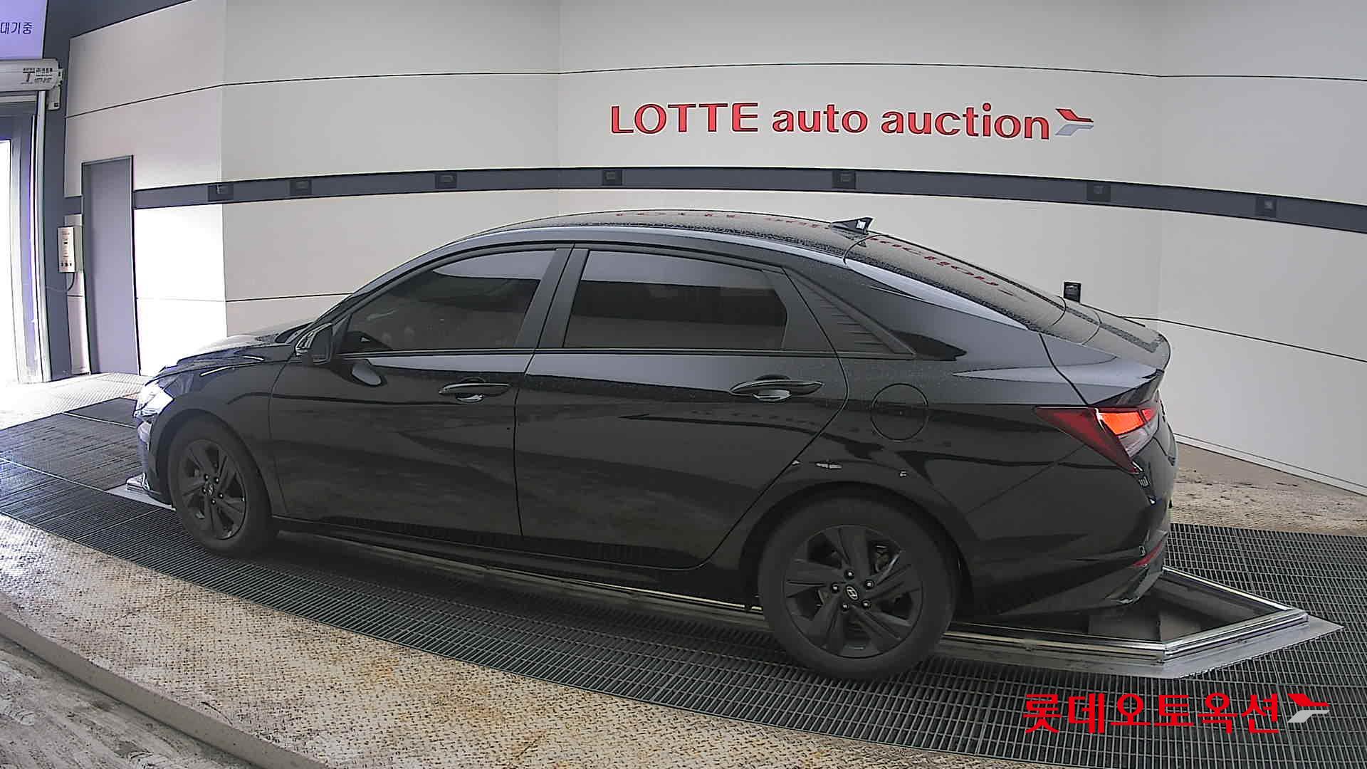 Hyundai Elantra - 14