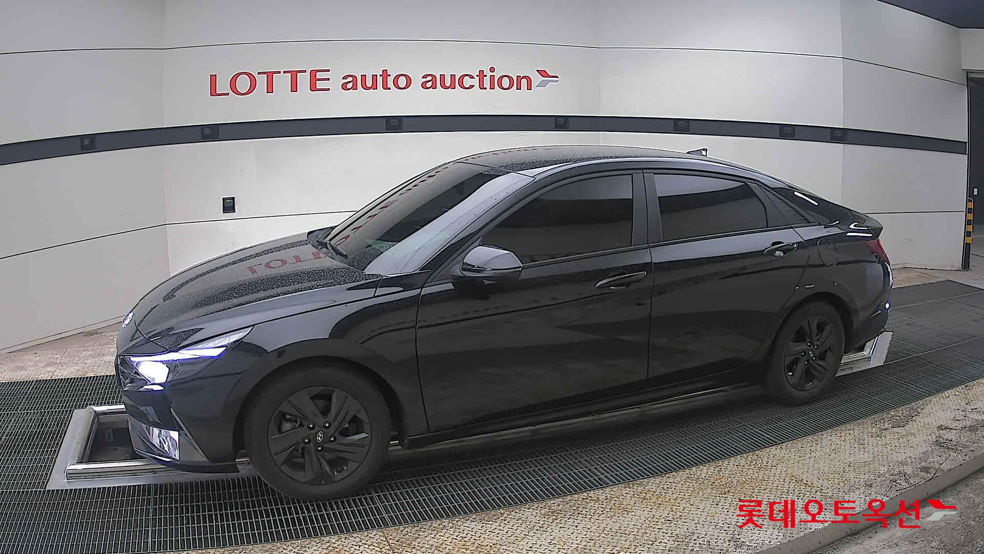 Hyundai Elantra - 12