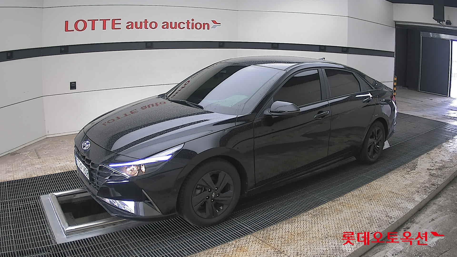 Hyundai Elantra - 11