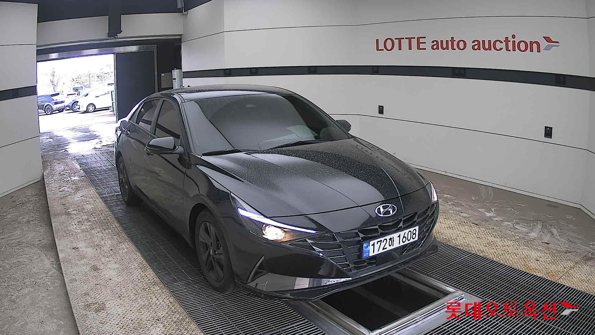 Hyundai Elantra - 24