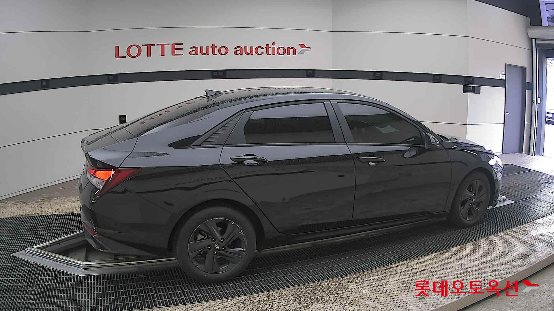 Hyundai Elantra - 20