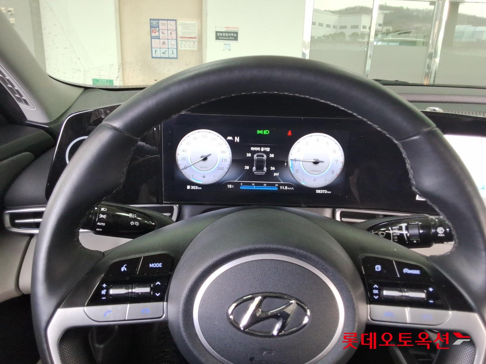 Hyundai Elantra - 30