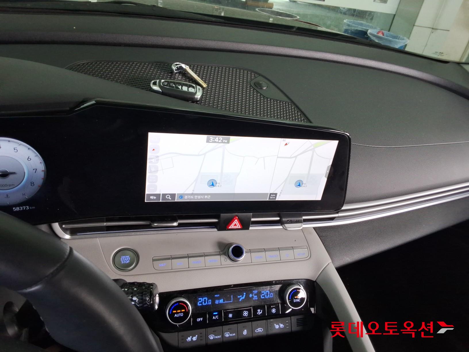 Hyundai Elantra - 32