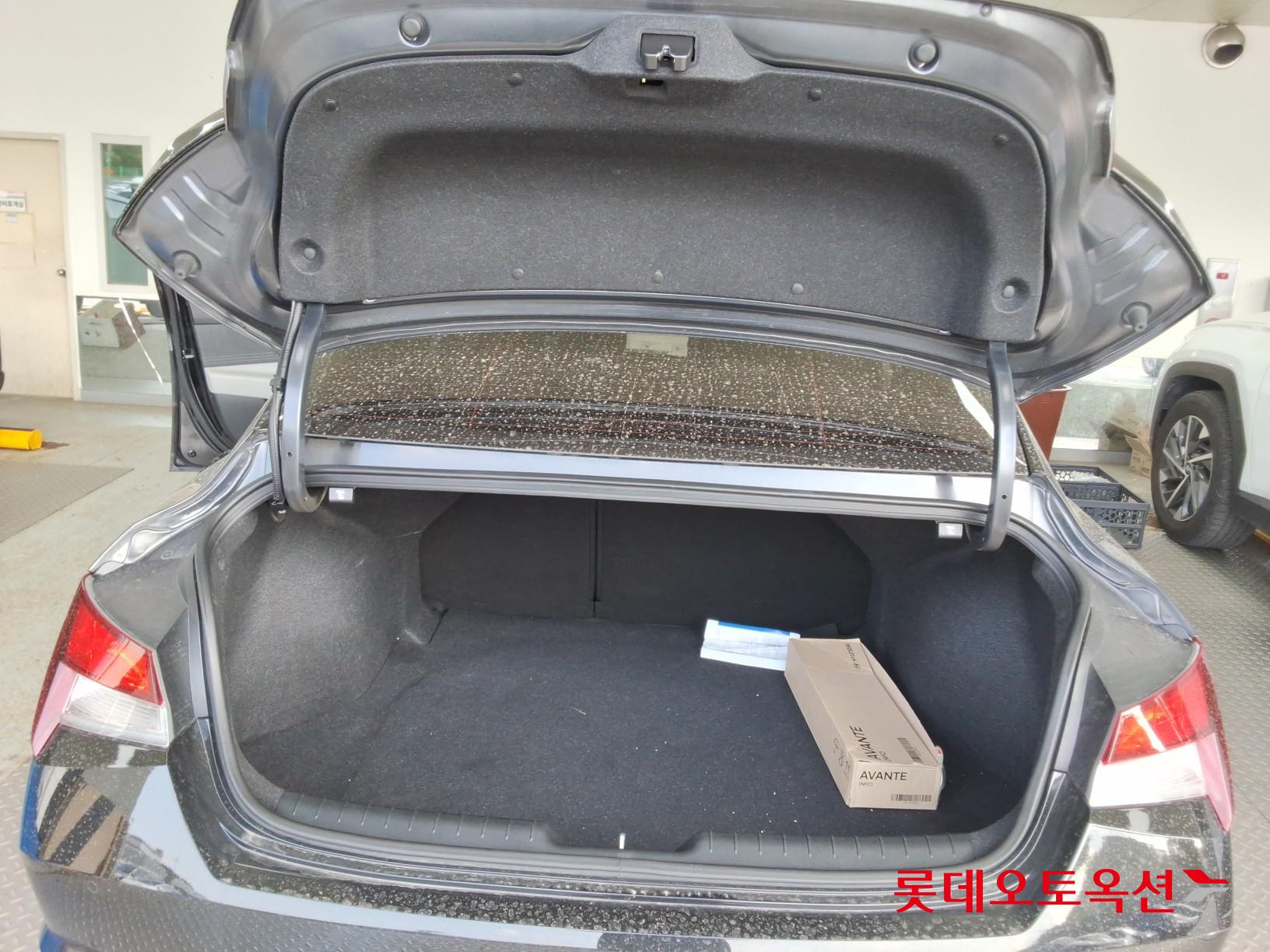 Hyundai Elantra - 9