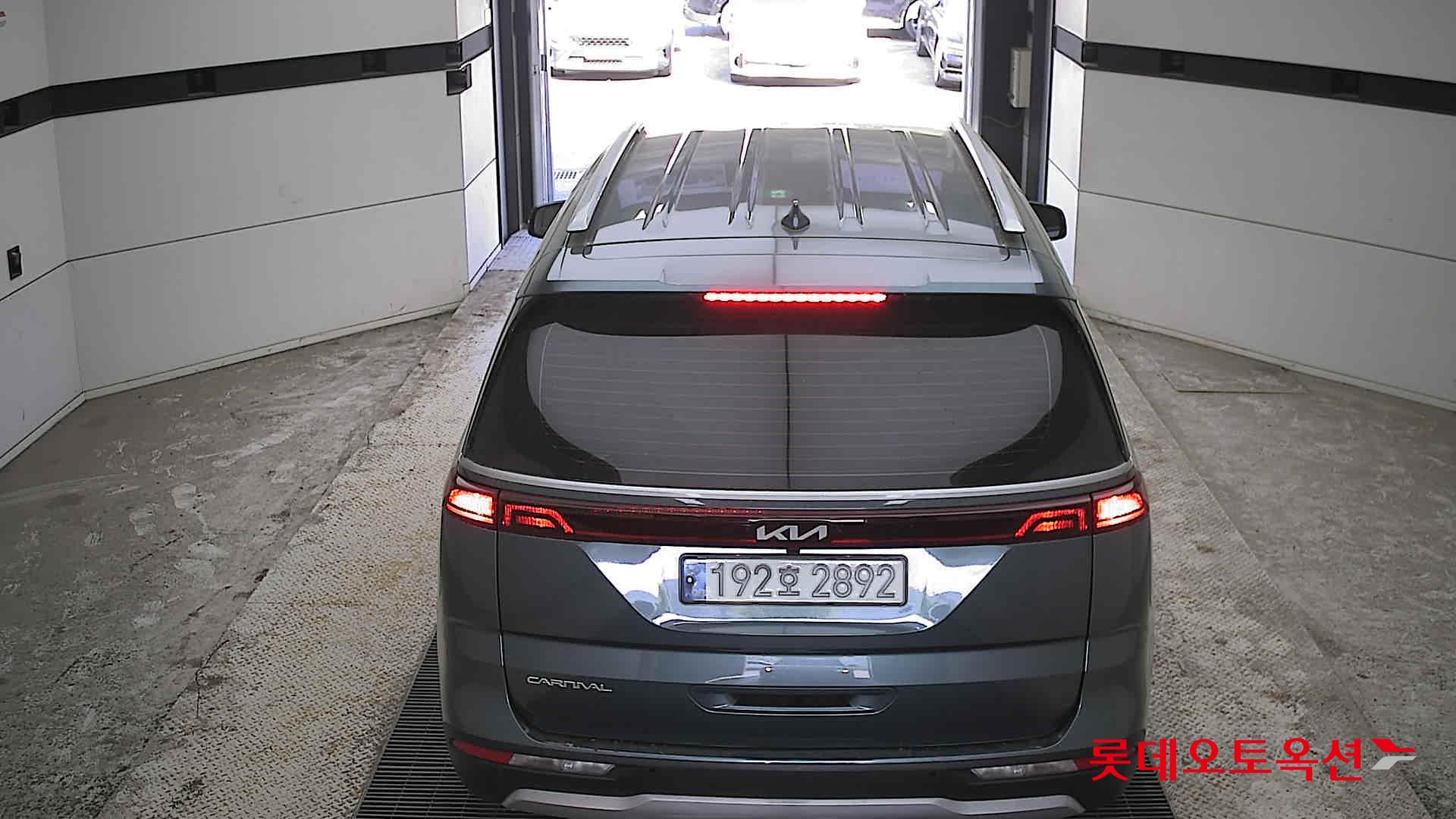 كيا كارنيفال 2023 - صورة 17