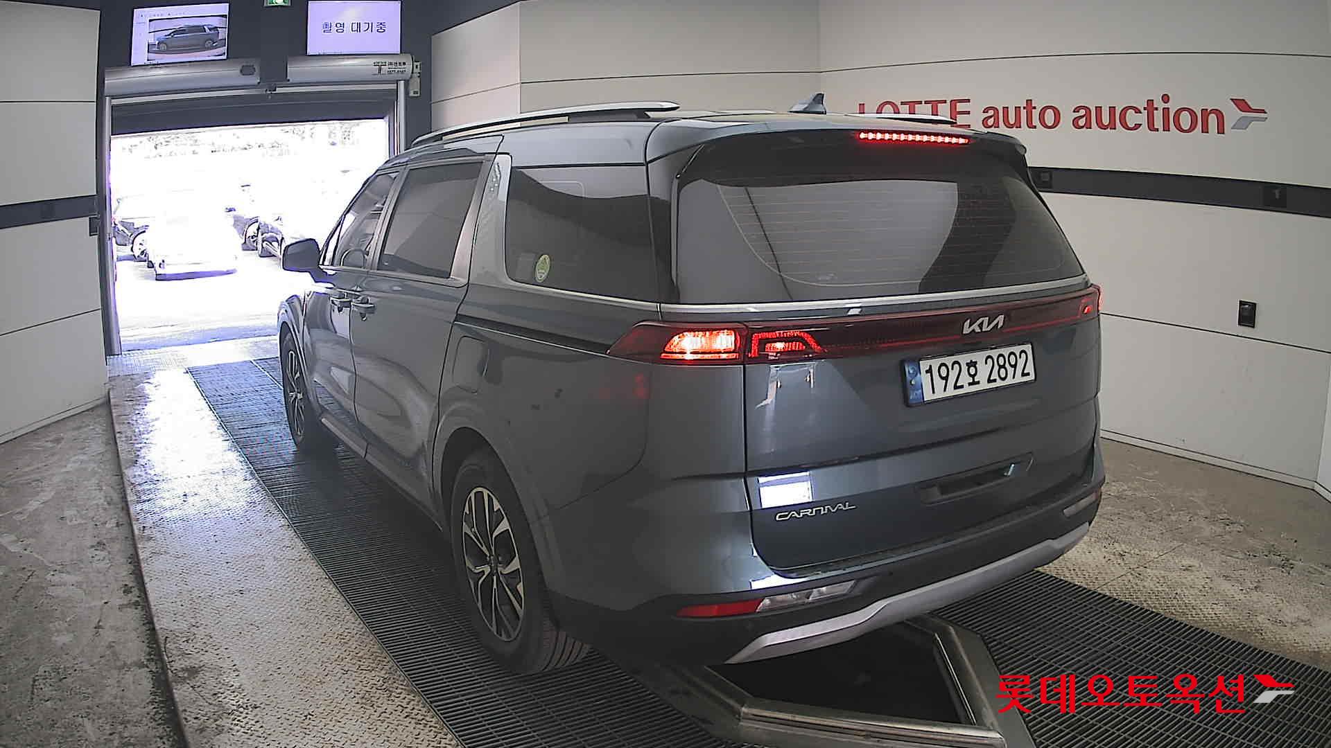 كيا كارنيفال 2023 - صورة 16