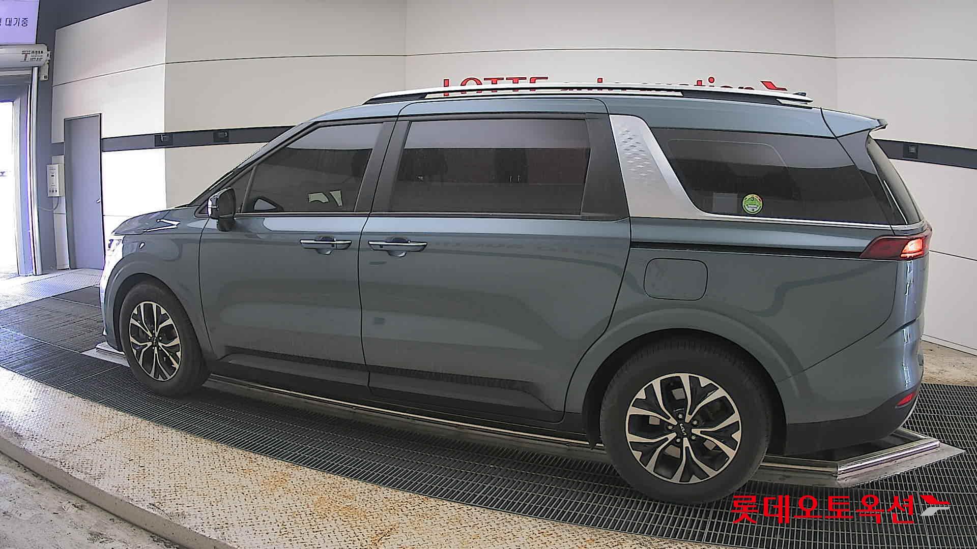 كيا كارنيفال 2023 - صورة 14