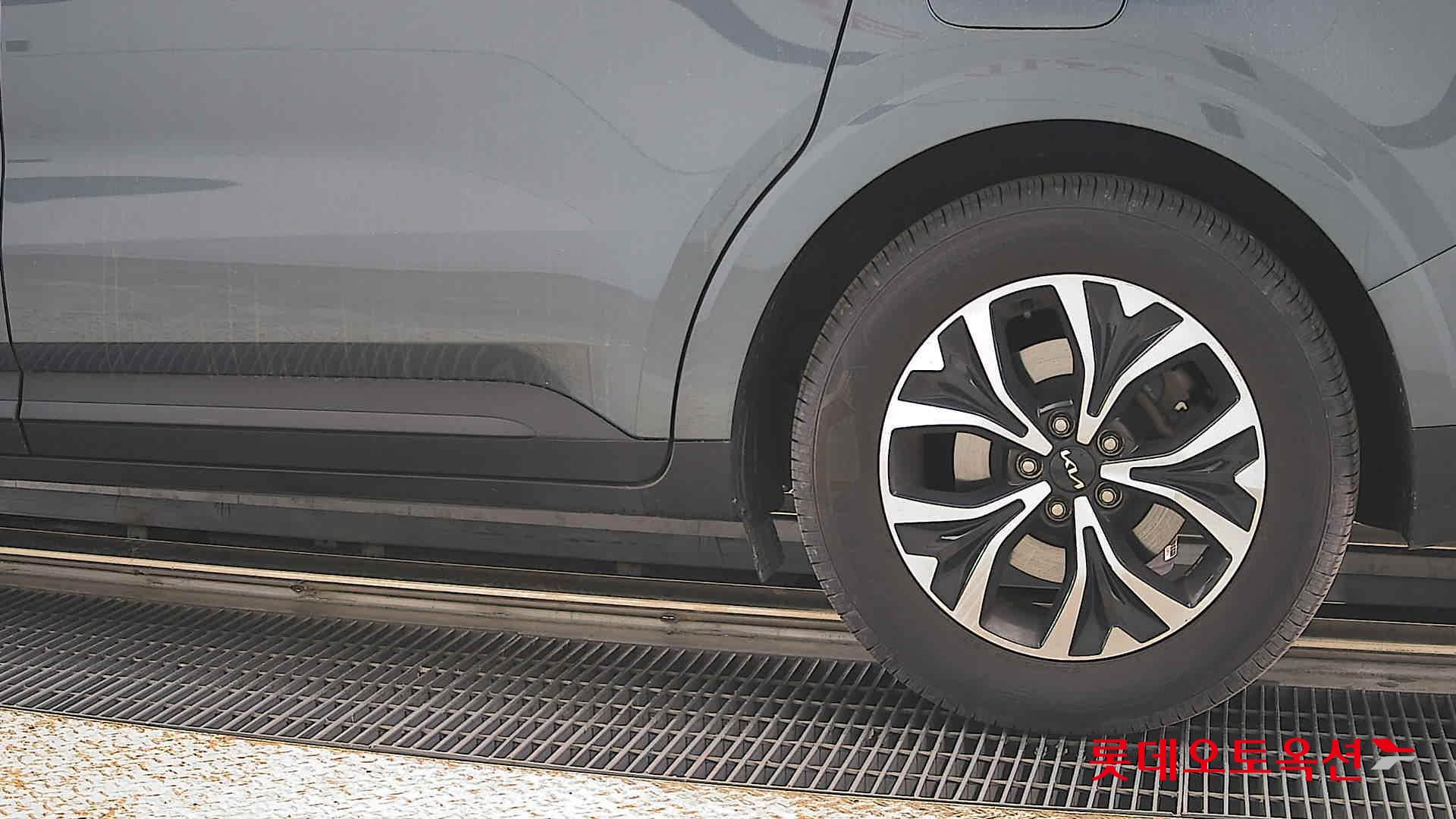 كيا كارنيفال 2023 - صورة 26