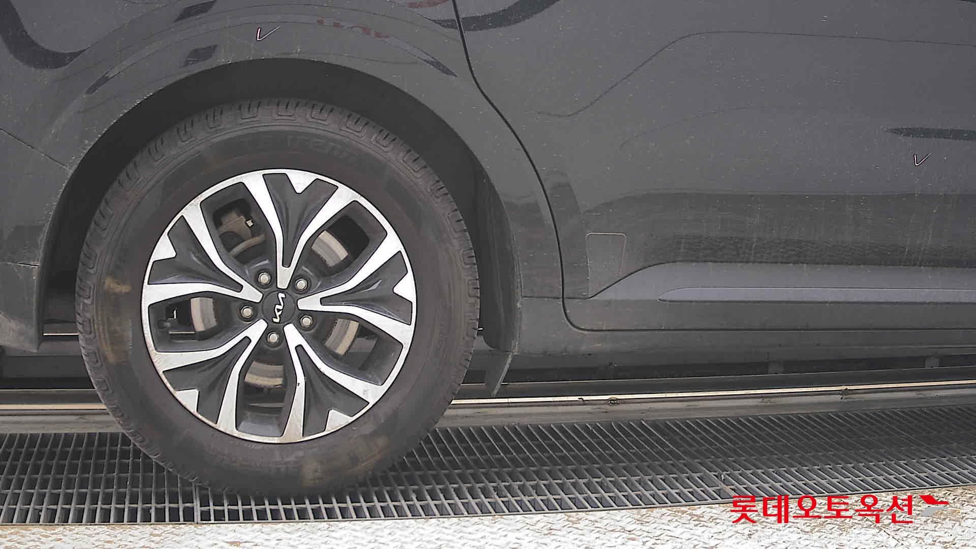 Kia Carnival 2023 - Image 28