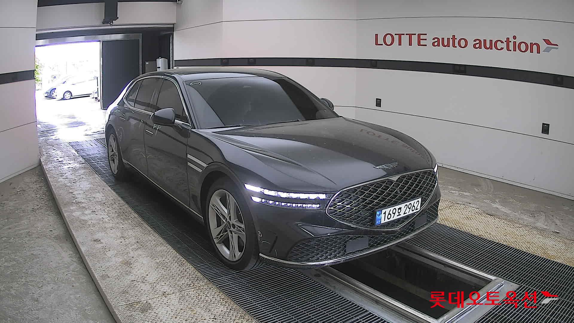 Genesis G90 - 6