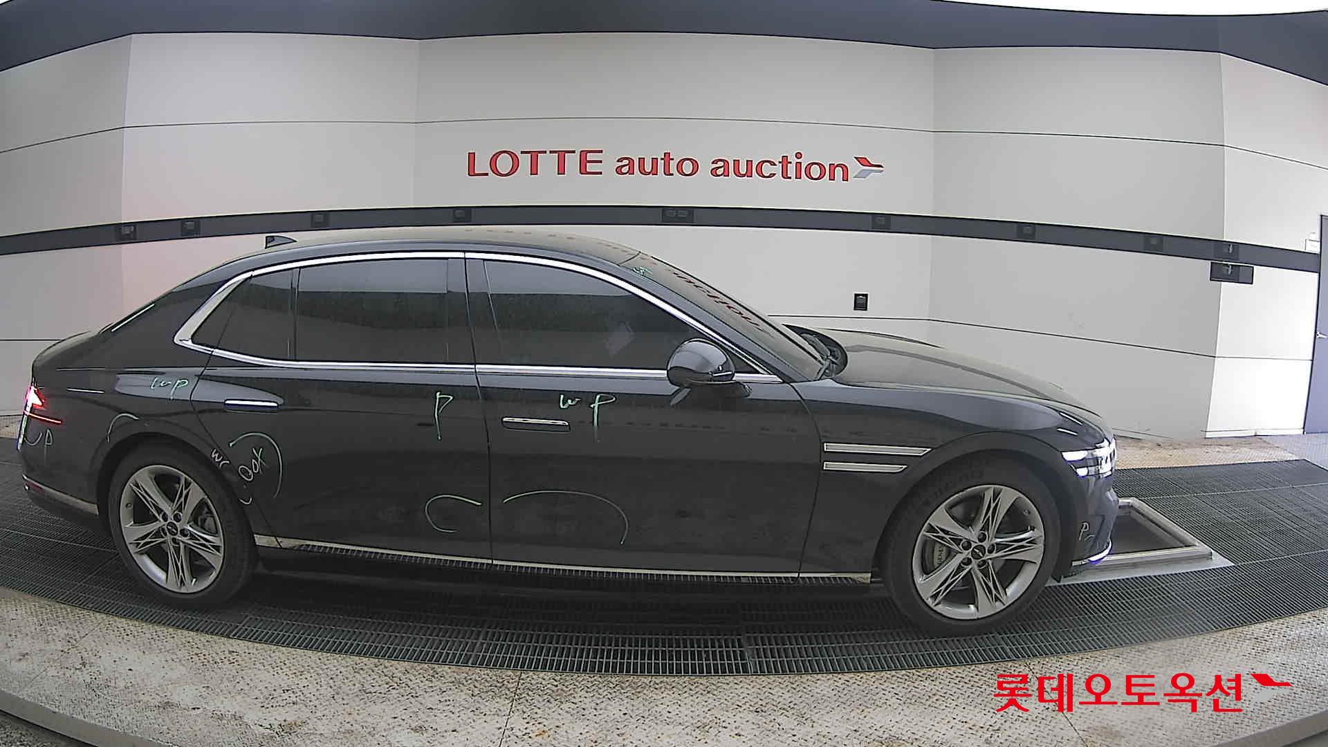 Genesis G90 - 21