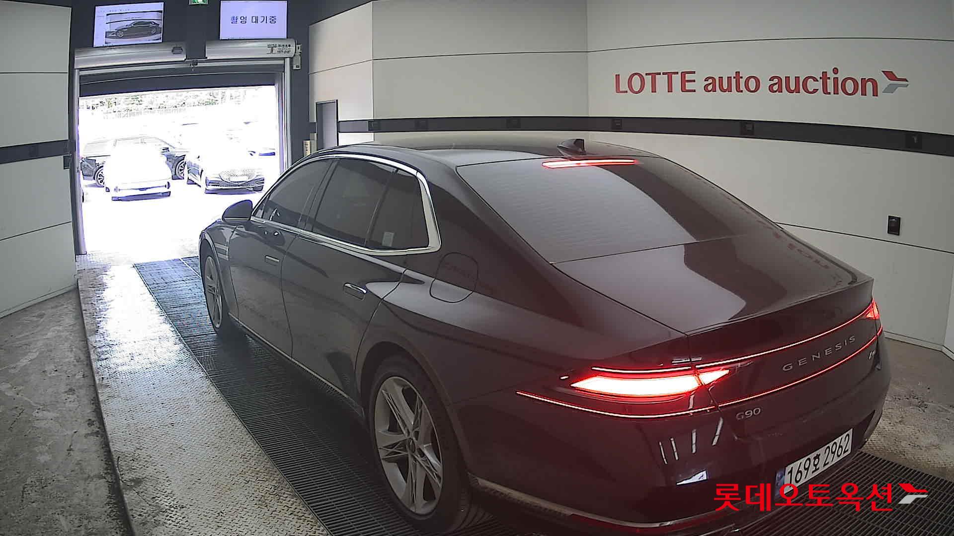 Genesis G90 - 16