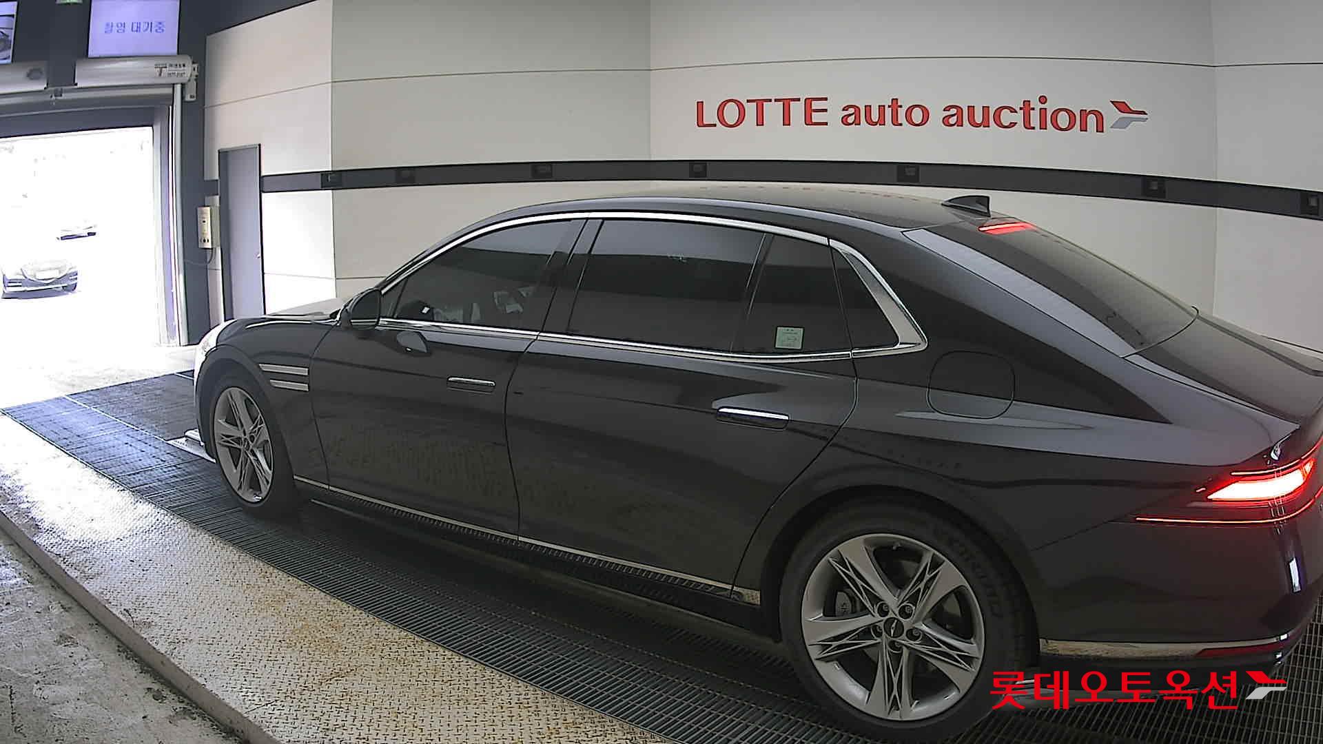 Genesis G90 - 15
