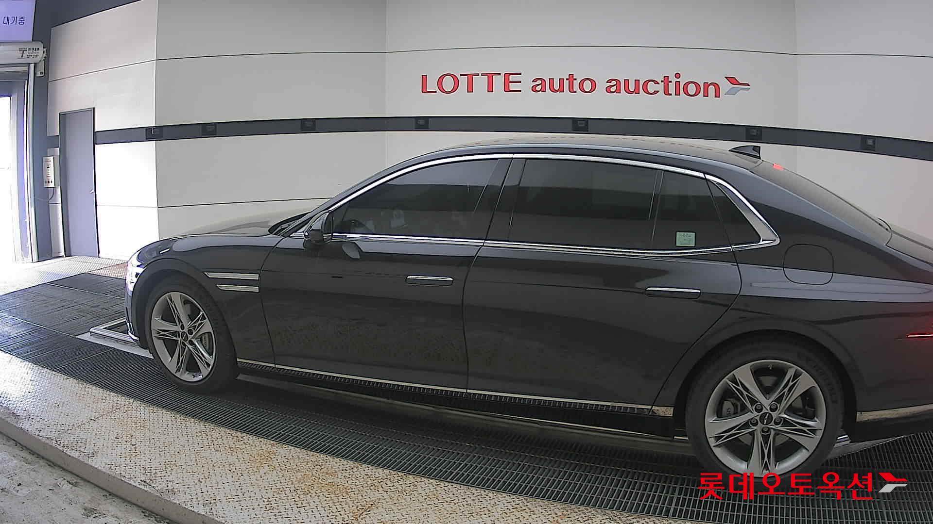 Genesis G90 - 14