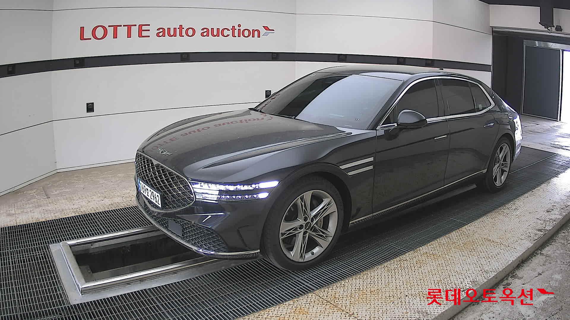 Genesis G90 - 11