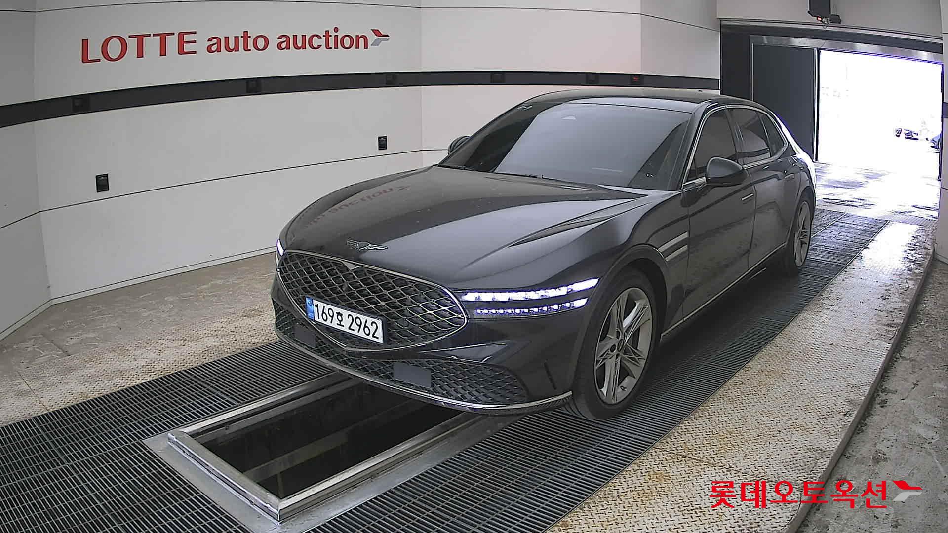Genesis G90 - 3