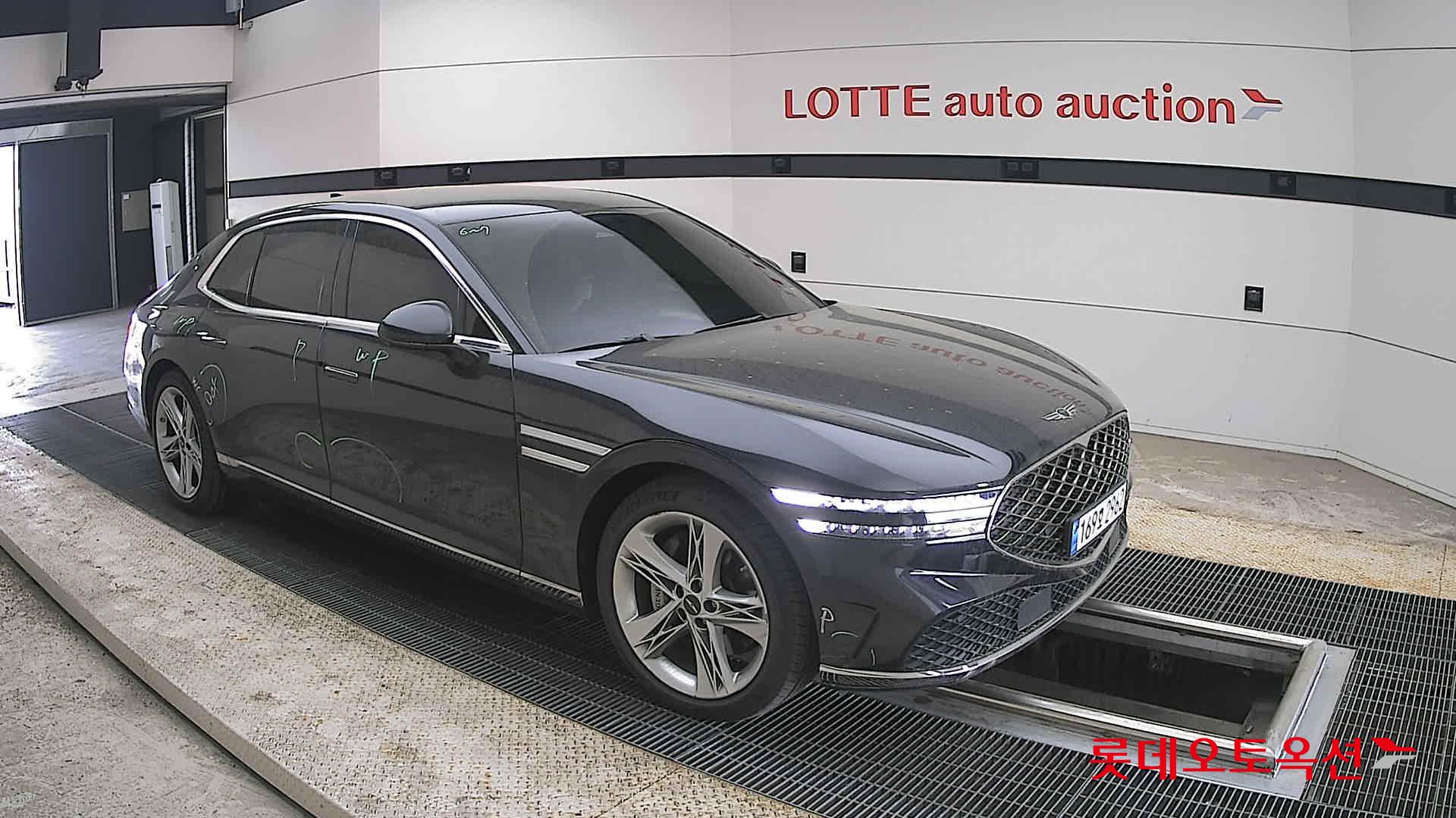 Genesis G90 - 23
