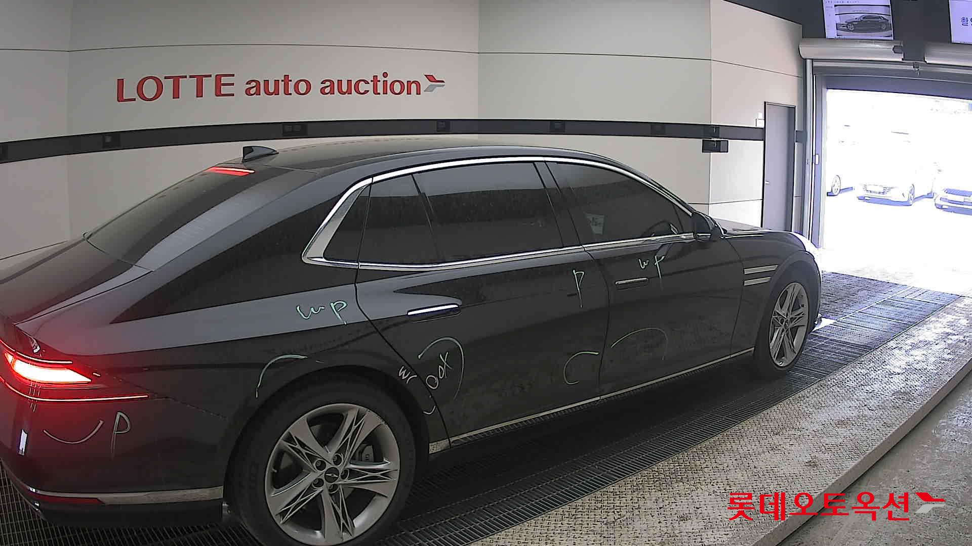 Genesis G90 - 19