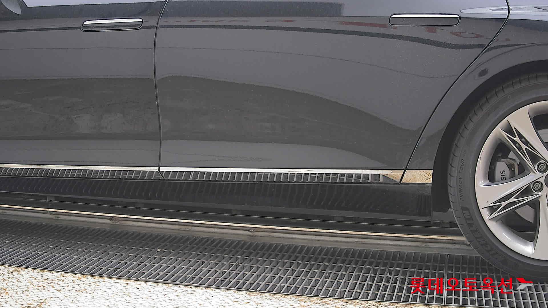 Genesis G90 - 26