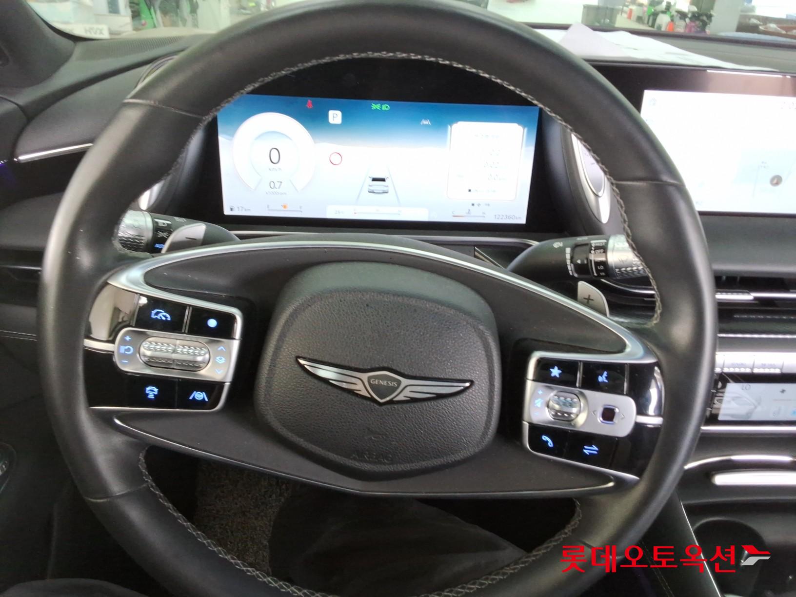 Genesis G90 - 30