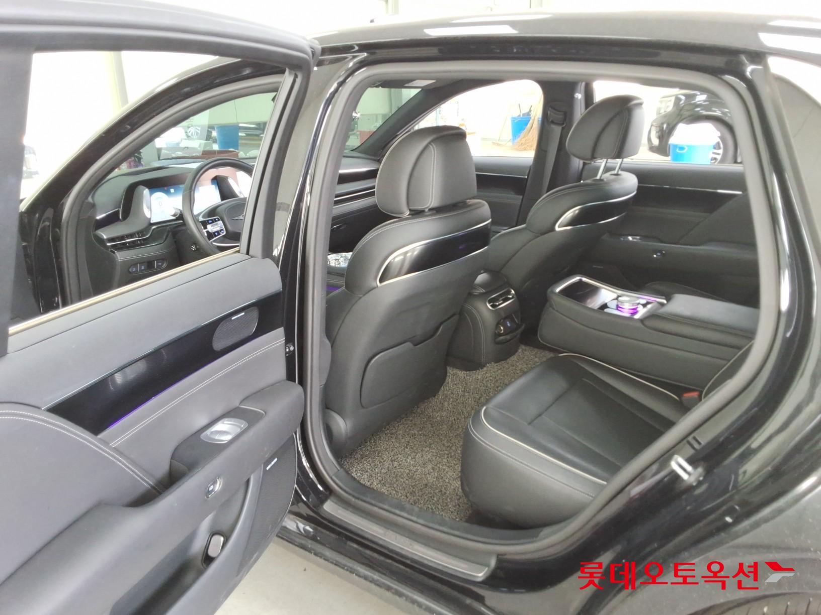 Genesis G90 - 36