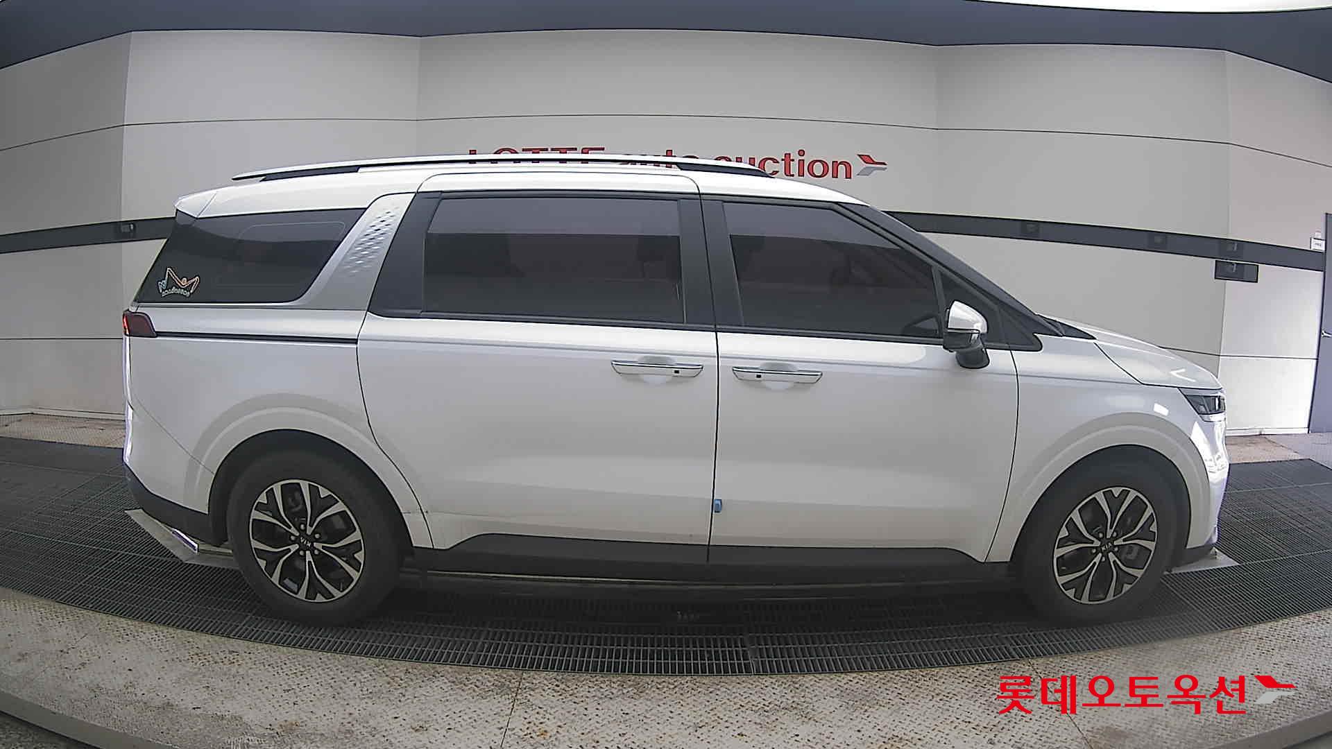 2021 - kia carnival