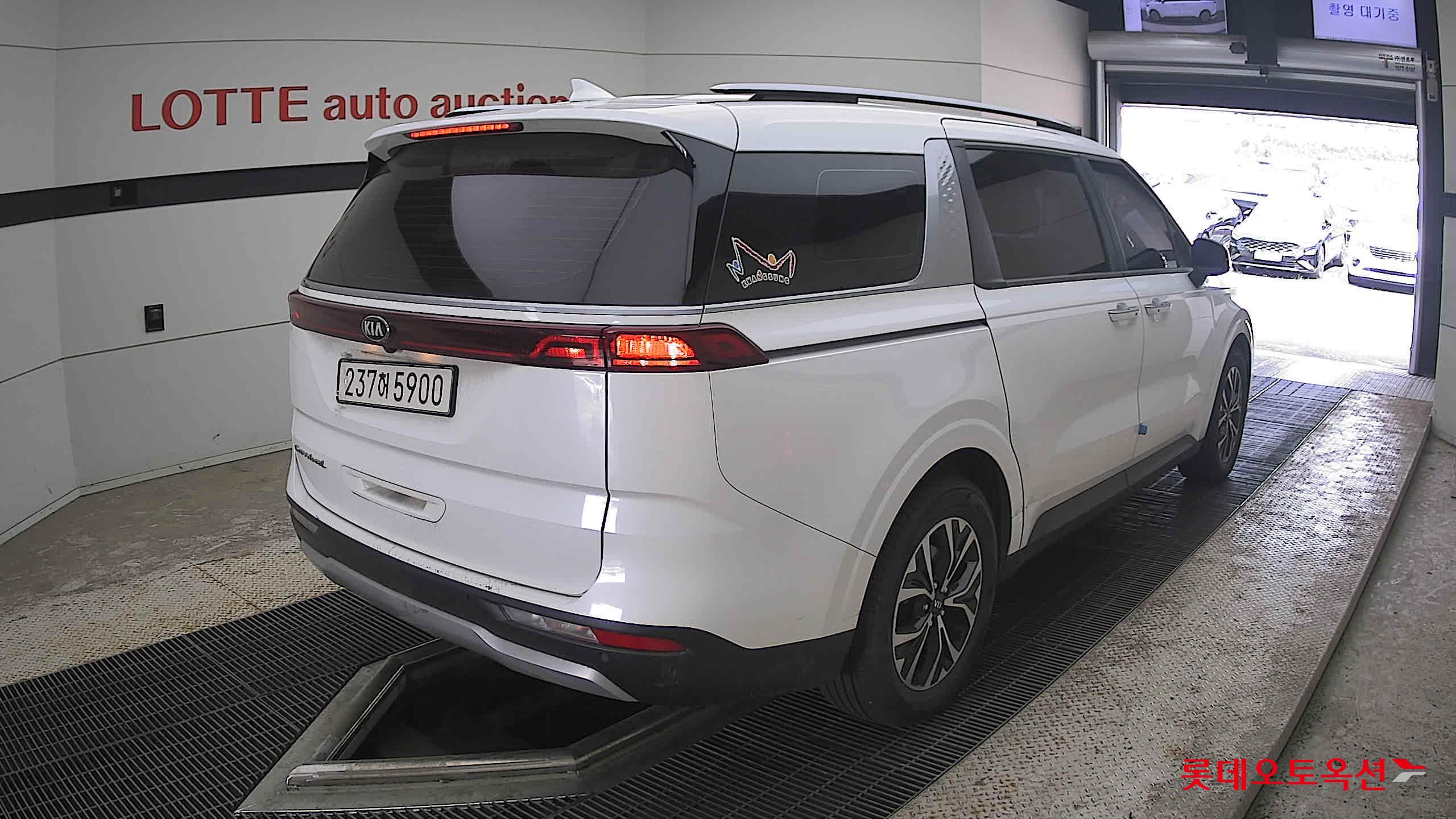 2021 - kia carnival