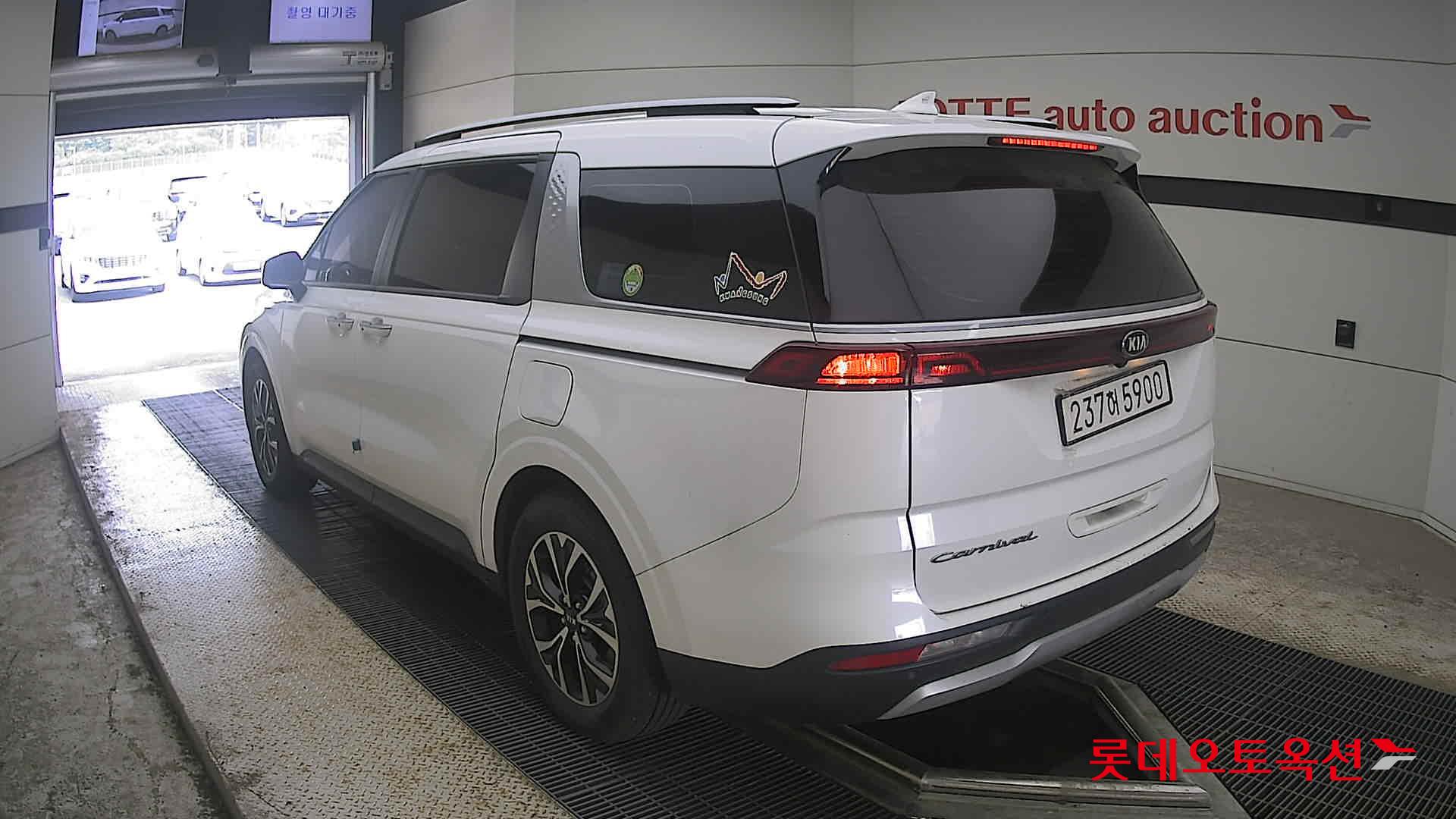 2021 - kia carnival